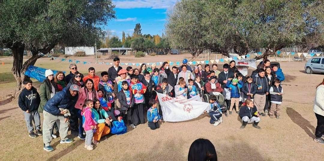 El equipo de "Brillarán sus huellas" de La Paz, en San Rafael.