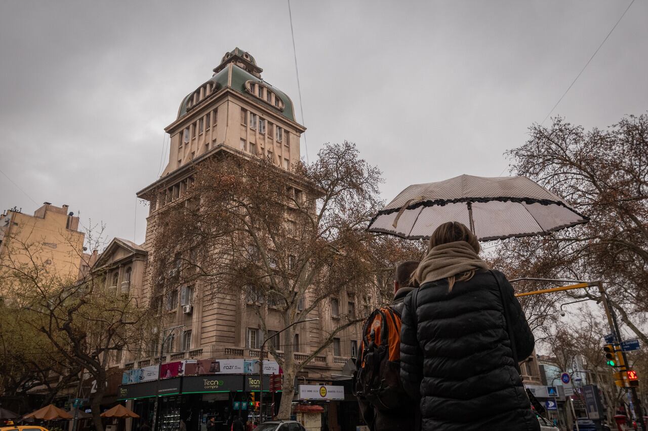 El martes habrá un "marcado descenso de la temperatura" con una máxima de 21°.

Foto: Ignacio Blanco / Los Andes 


