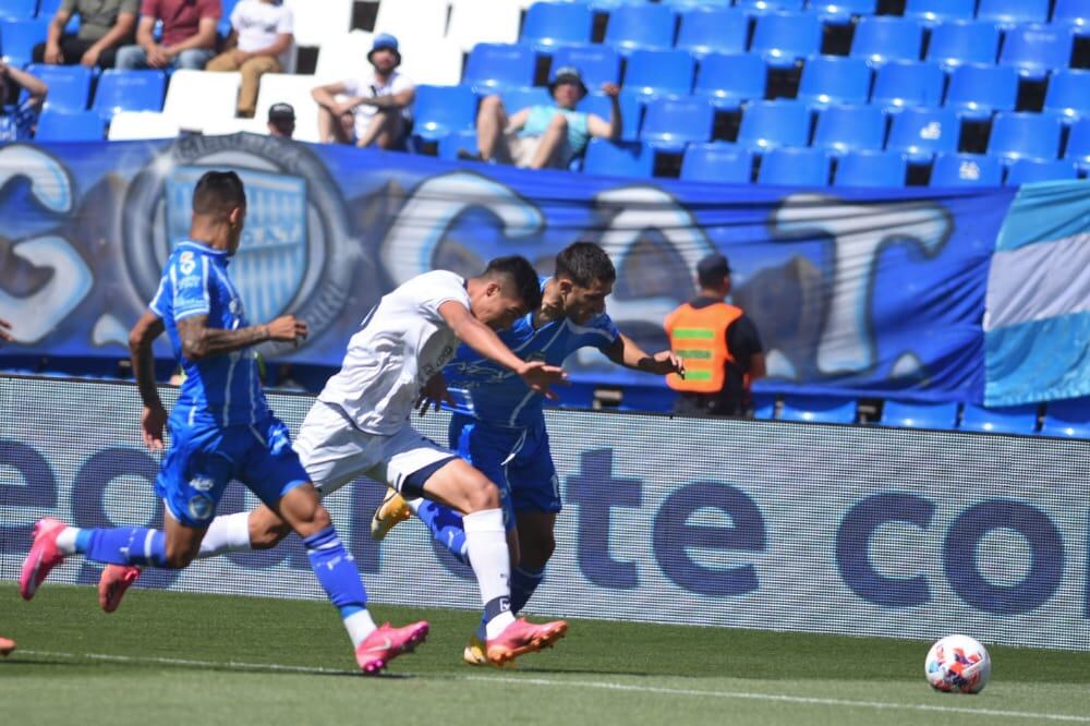 Godoy Cruz jugó un gran primer tiempo, sin embargo, falló en la definición. / Mariana Villa (Los Andes).