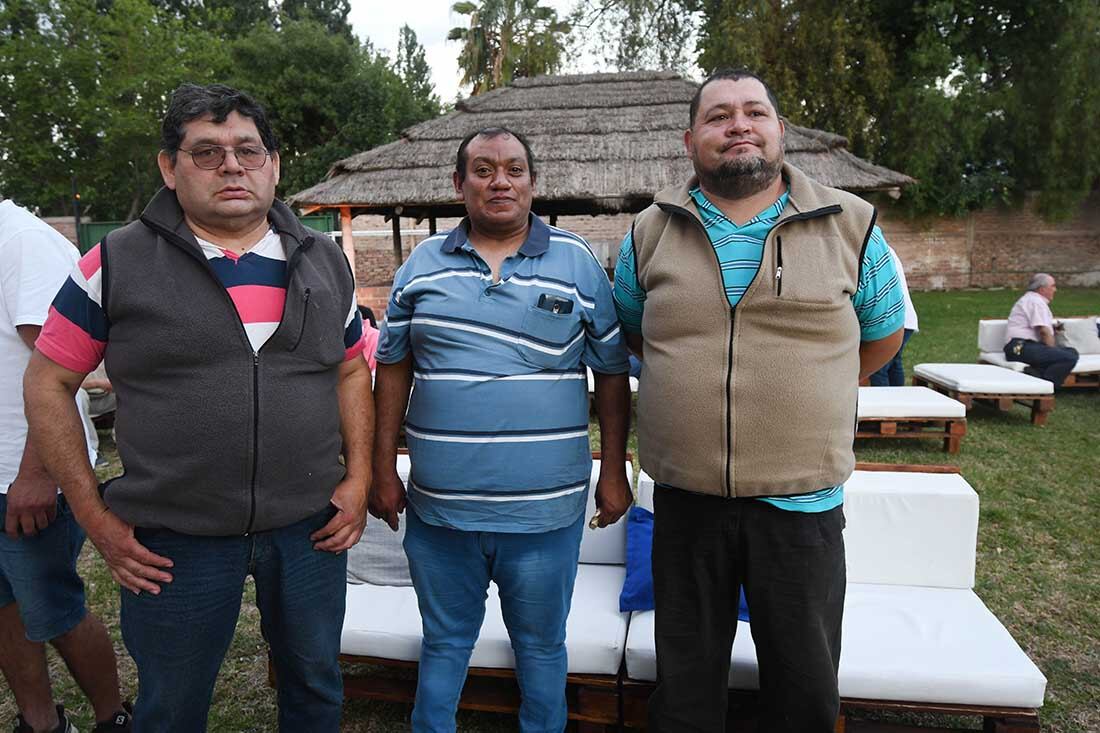 Agasajo día del canillita
En el parque de la planta impresora,Diario Los Andes agasajó a los canillitas en su día.
Jorge Villegas, Leonardo Vera, Alejandro Villegas.