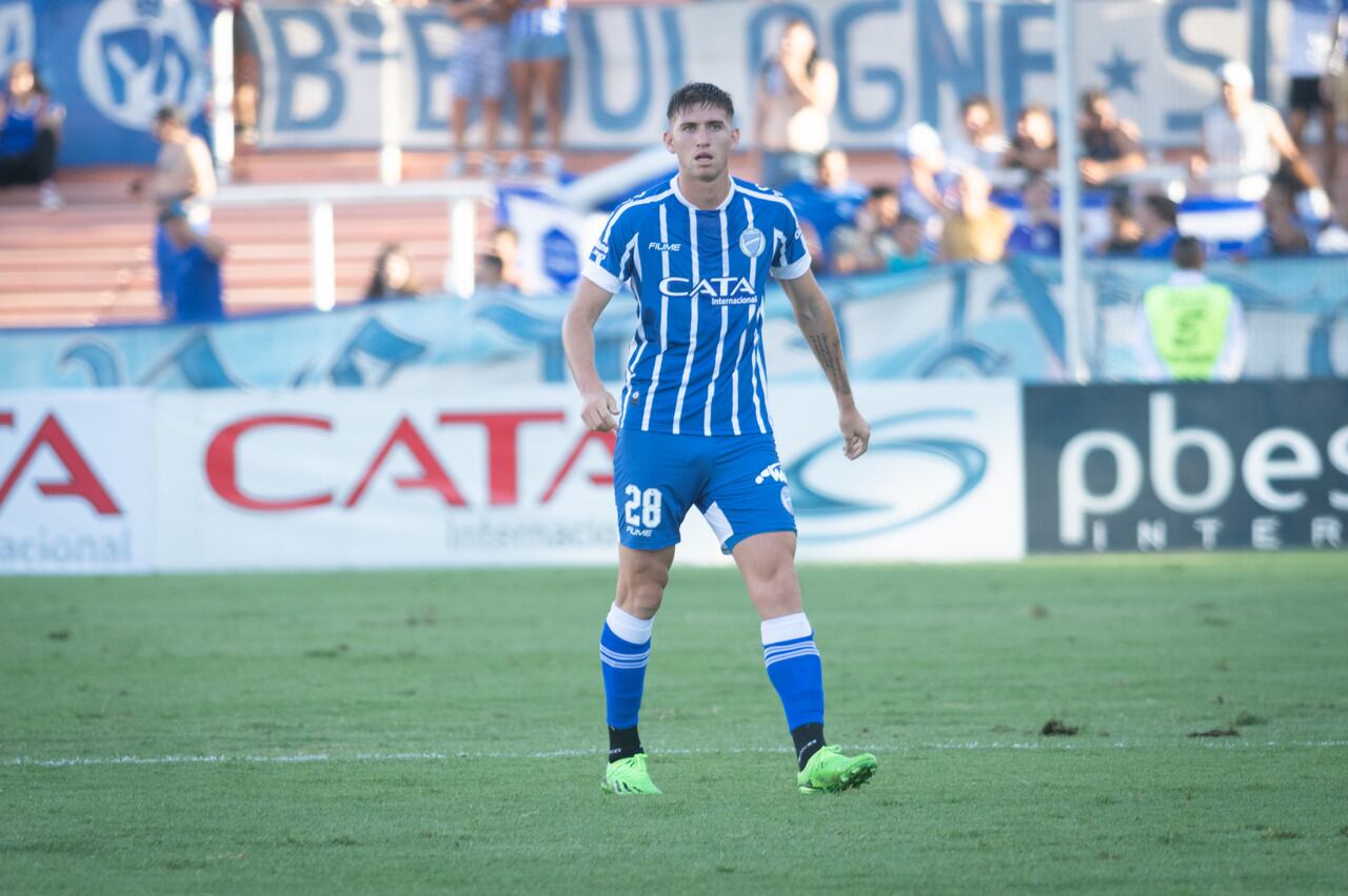 El Tomba venció a la Academia con goles de Tomás Conechny y Salomón Rodríguez. El “Traductor” cambió el sistema y así sumó una victoria que aleja un poco los cuestionamientos.

Foto: Ignacio Blanco / Los Andes 