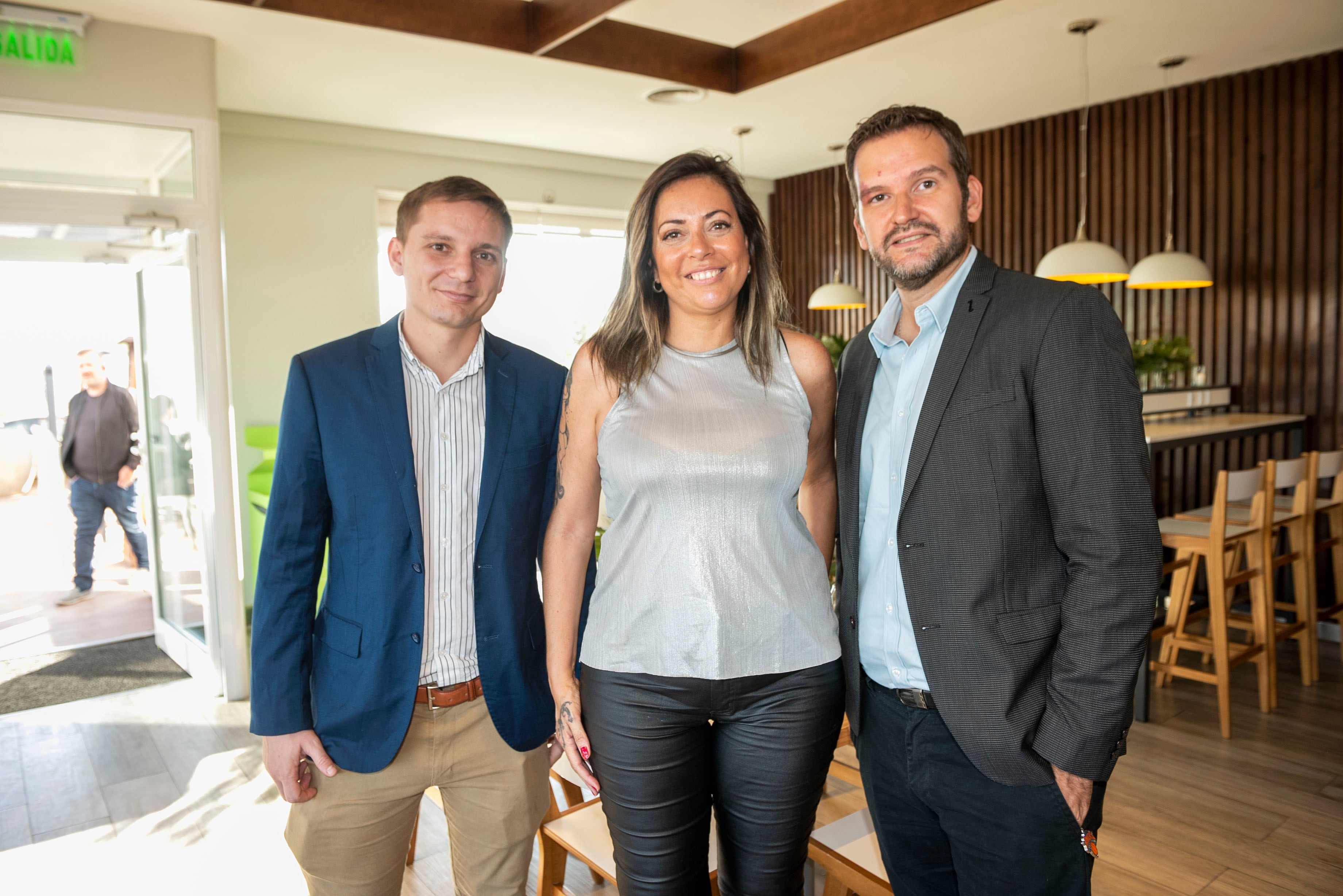 Rodrigo Zuin, Natalia Cornejo y Roger Pustavrh, CEO del grupo ALVS.