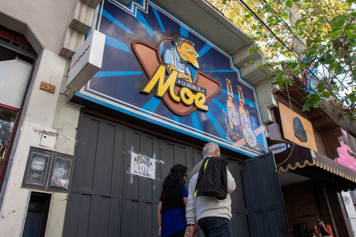 Cerró La Taberna de Moe, emblemático kiosco y bar de calle Catamarca. Foto: Ignacio Blanco / Los Andes.