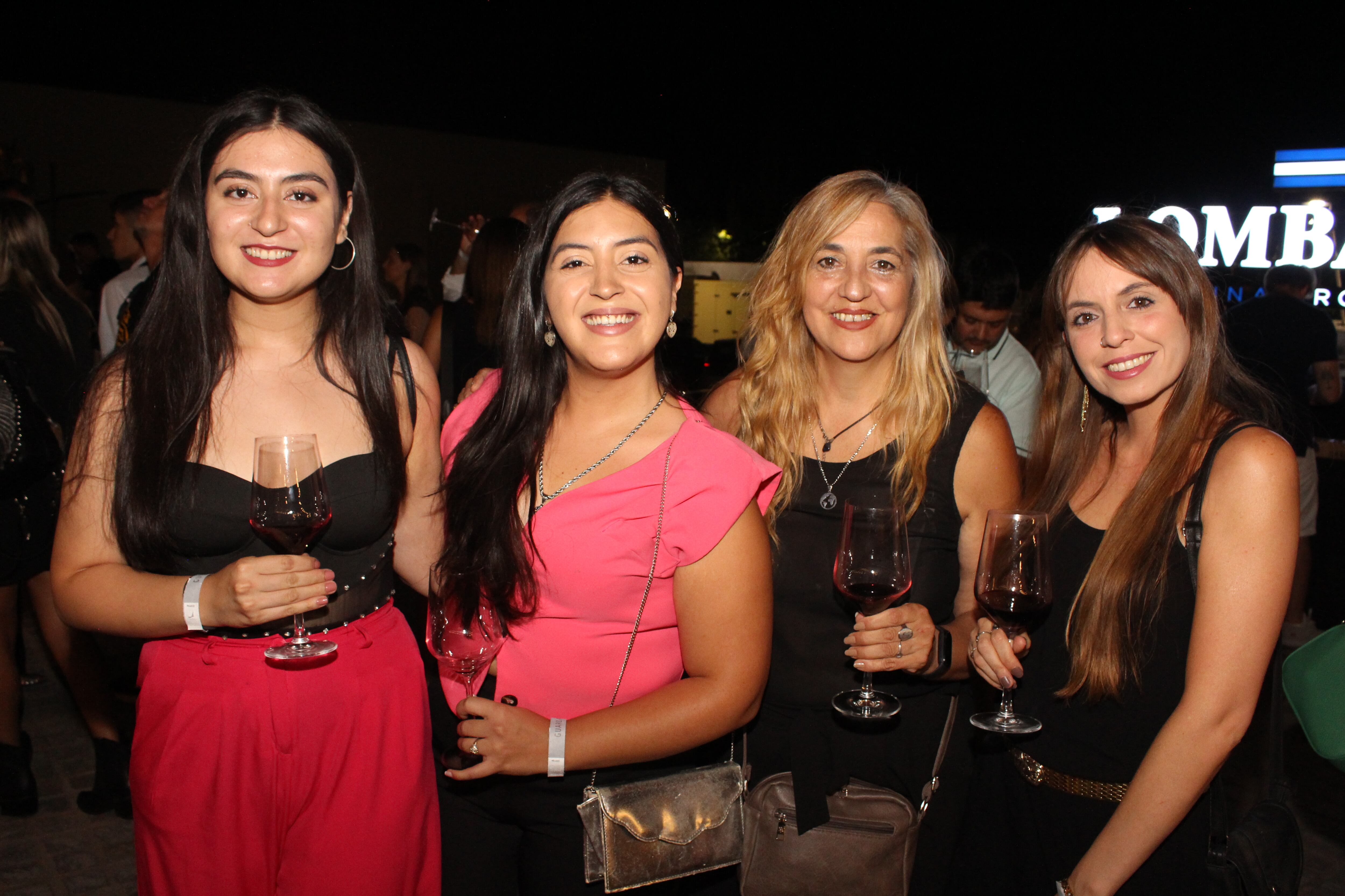 Rocío Barro, Karen Barro, Wanda Santoval y Victoria Terimño.