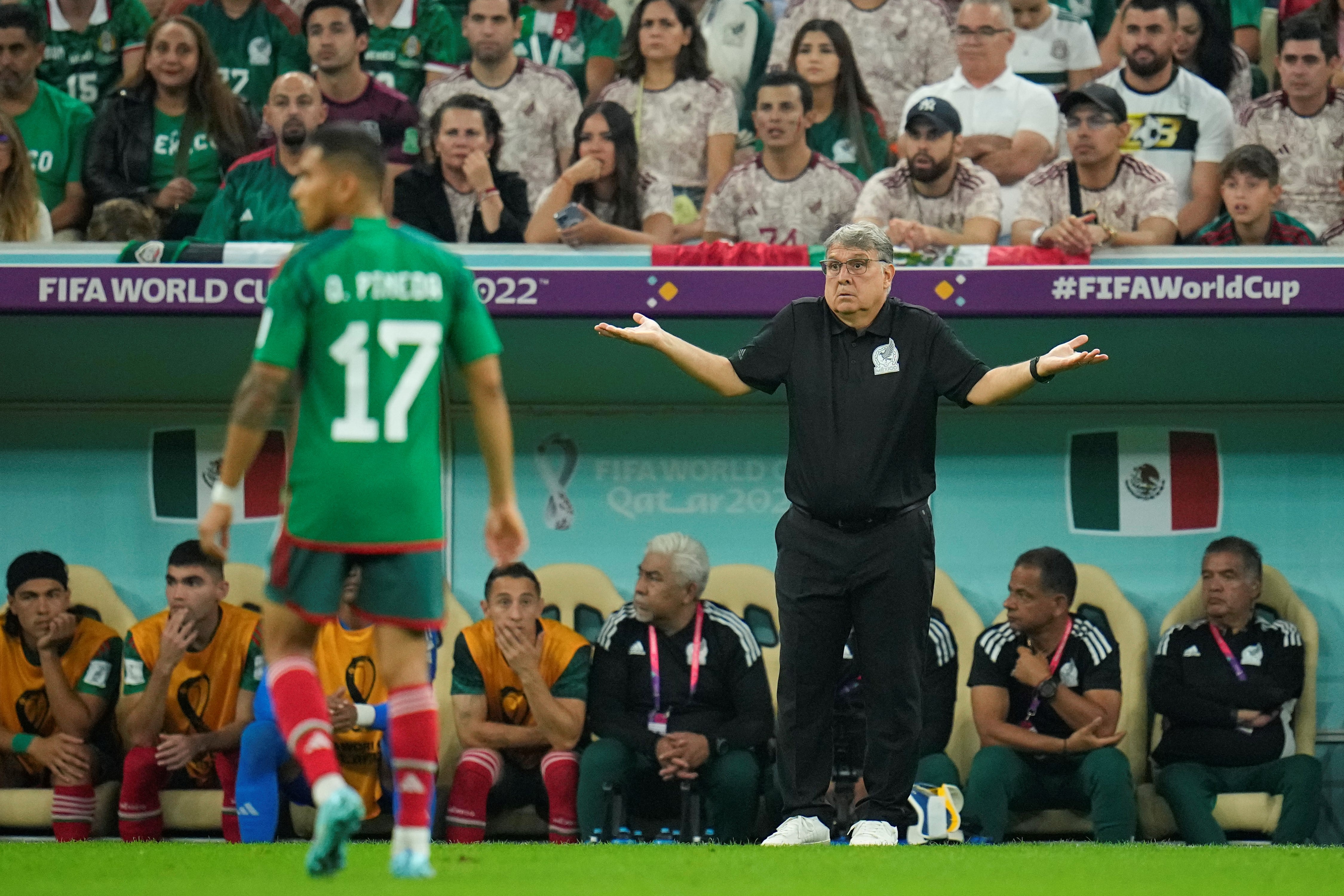 El DT argentino Gerardo Martino no seguirá en México. ”Mi contrato se terminó cuando al árbitro pitó el final del partido y no hay nada más que hacer”, dijo "el Tata". (AP)