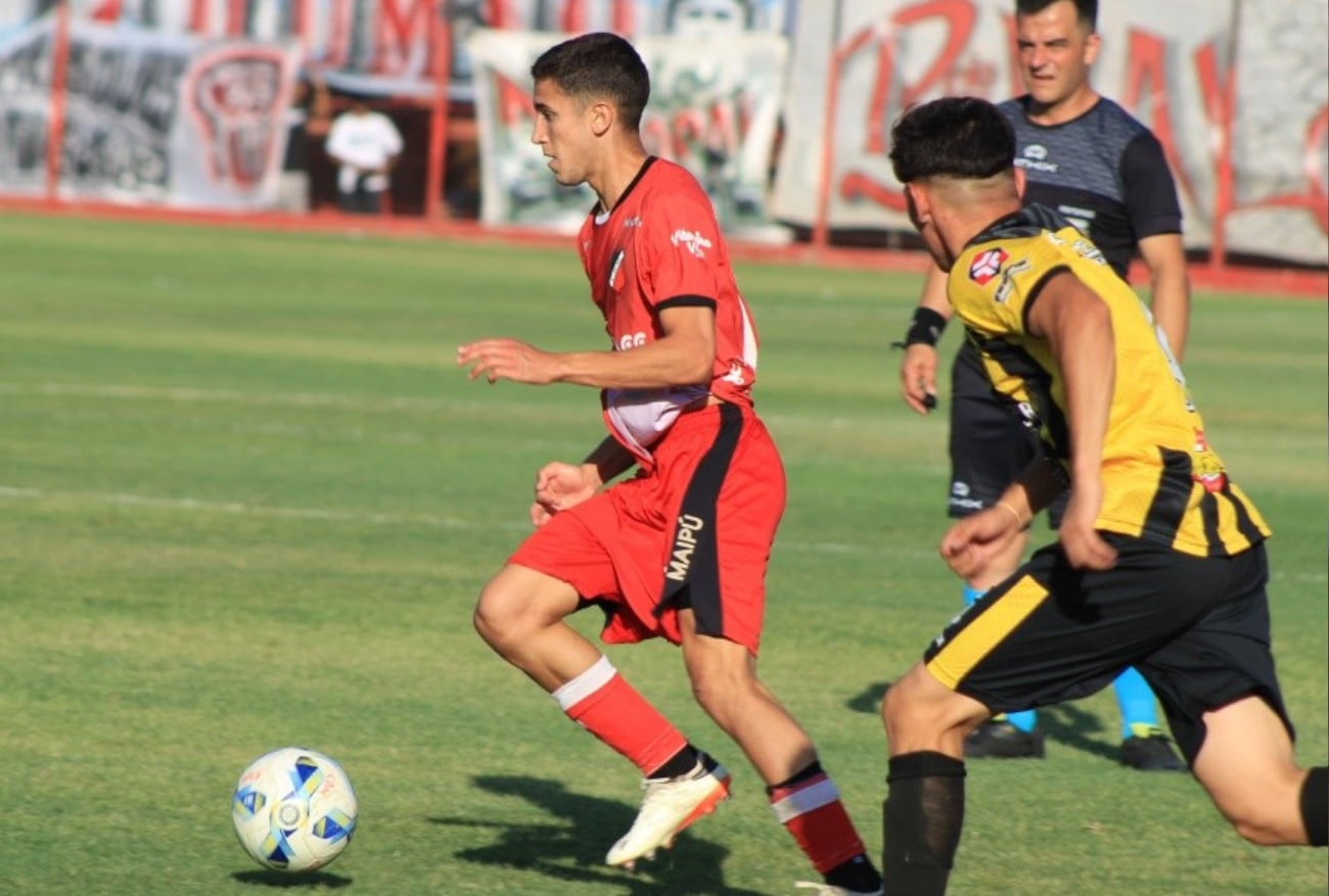 Botelleros y Jarilleros animaron la tarde del domingo, y empataron 2 a 2. /Foto: Prensa Deportivo Maipú