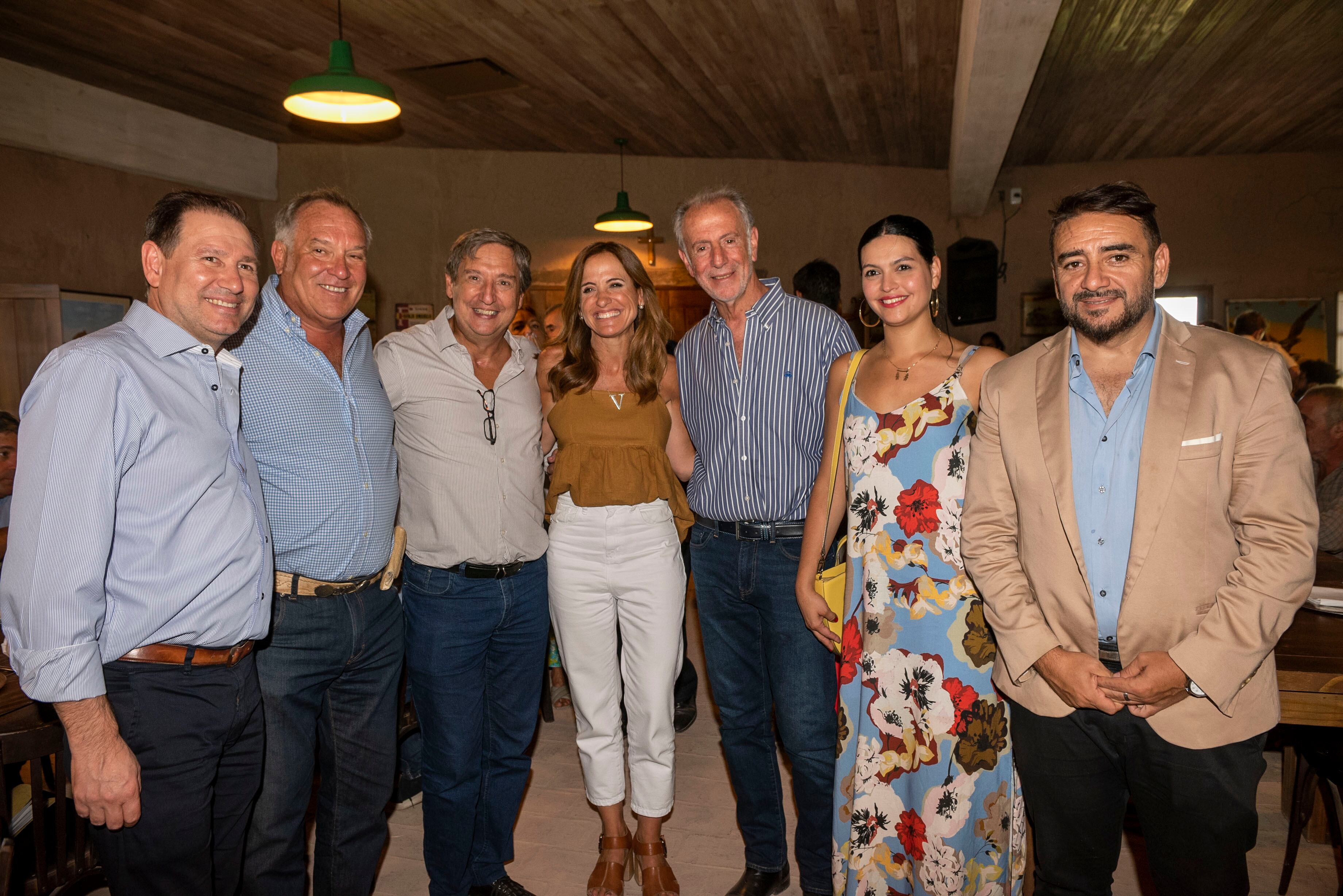  Roberto Righi, Carlos Parrella Furlán, Emir Félix, Victoria Tolosa Paz, ministra de Desarrollo Social de la Nación Argentina; Jorge Neme, la intendente de Santa Rosa, Flor Destéfanis y Fernando Ubieta.