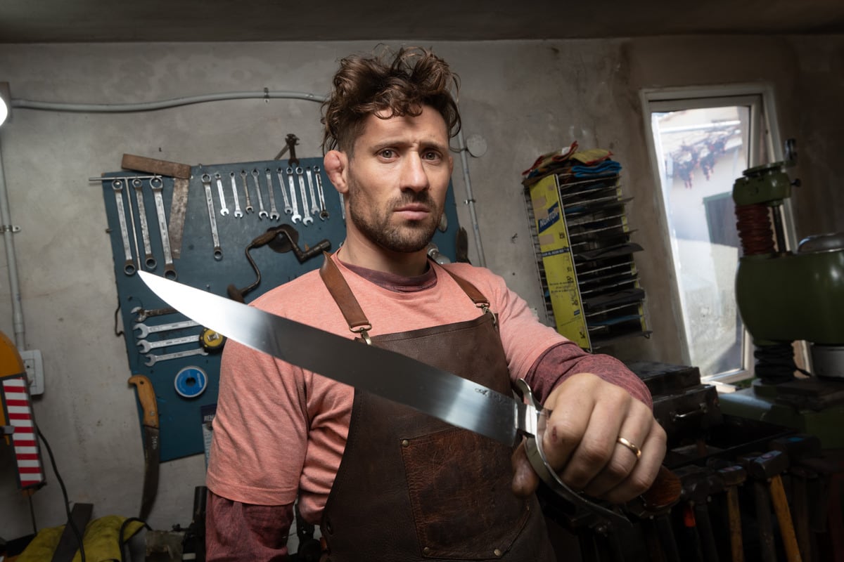 Agustin Peppi Scopel es forjador de cuchillos y participó de la quinta temporada de "Desafío Sobre Fuego" un programa que se emitirá por History Channel en donde el primer premio son 10 mil dólares.
Foto: Ignacio Blanco / Los Andes  