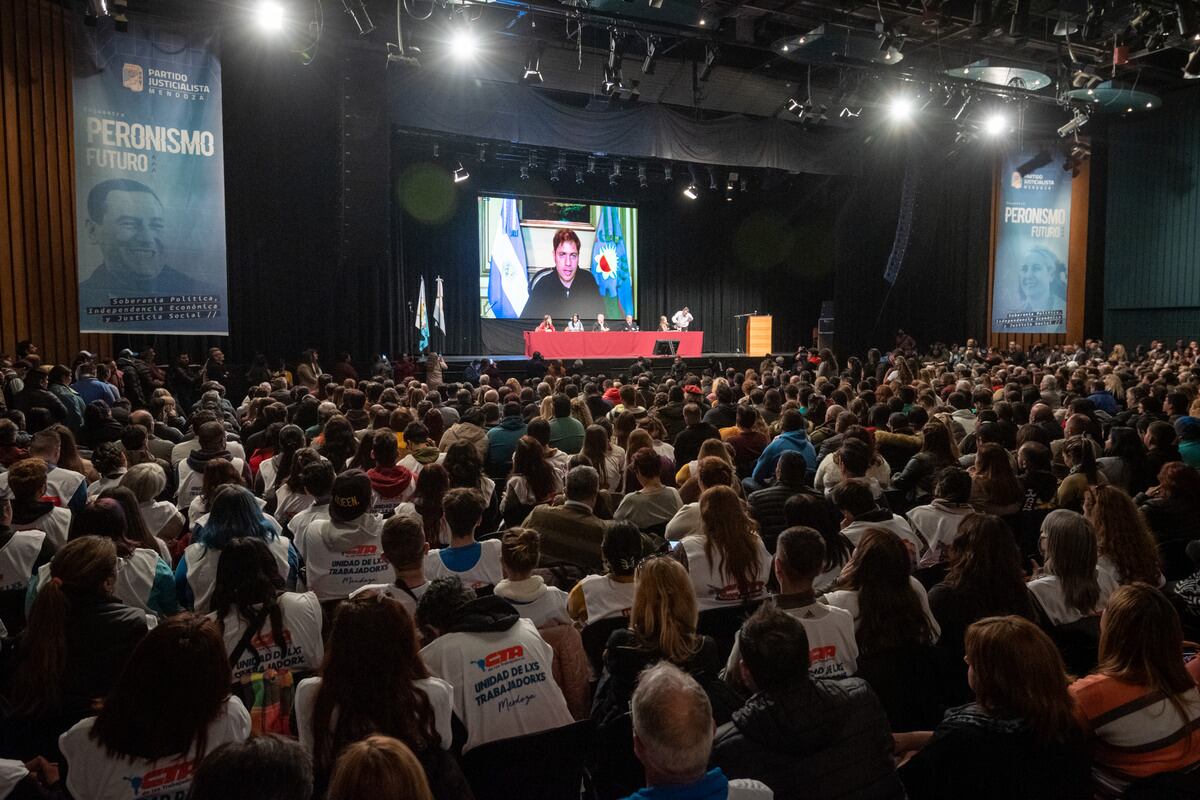 Mendoza es la sede hoy del Frente de Todos a nivel nacional, que convocó a un espacio de debate llamado Peronismo Futuro.

Foto: Ignacio Blanco / Los andes 
