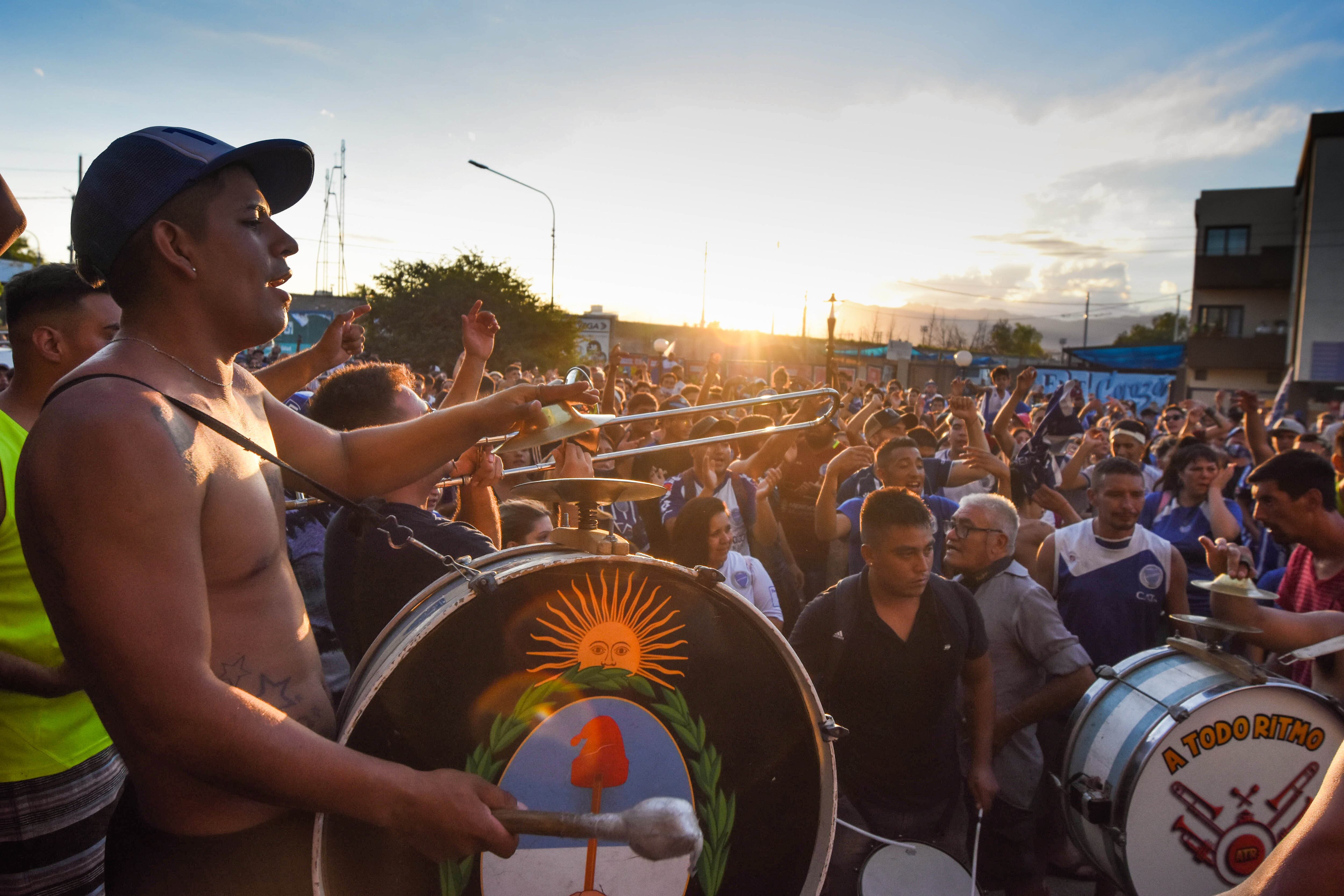 Un gran multitud despide al Morro García.