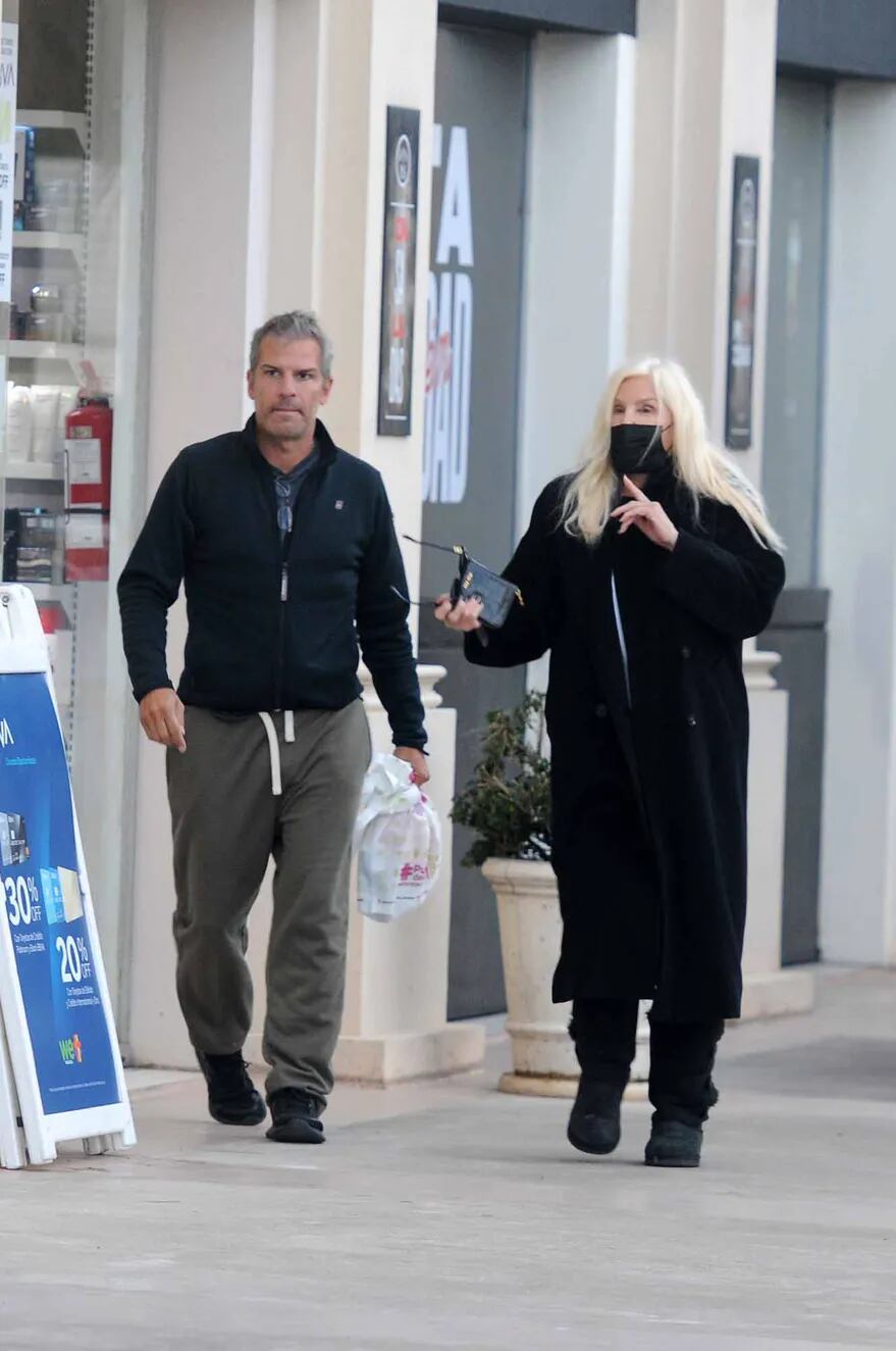 Susana Giménez haciendo compras en Punta del Este.