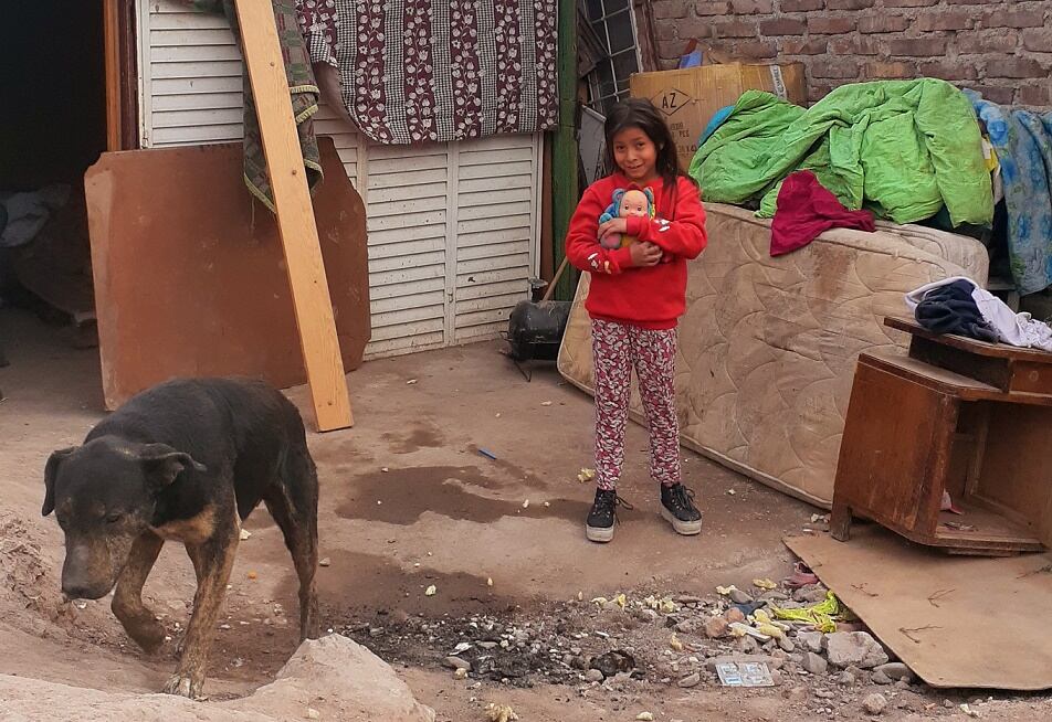 El domingo pasado, la dulce Kiara se puso la mejor ropa que tenía para ir a misa: un buzo colorado de Mickey Mouse y calzas floreadas. Foto:  