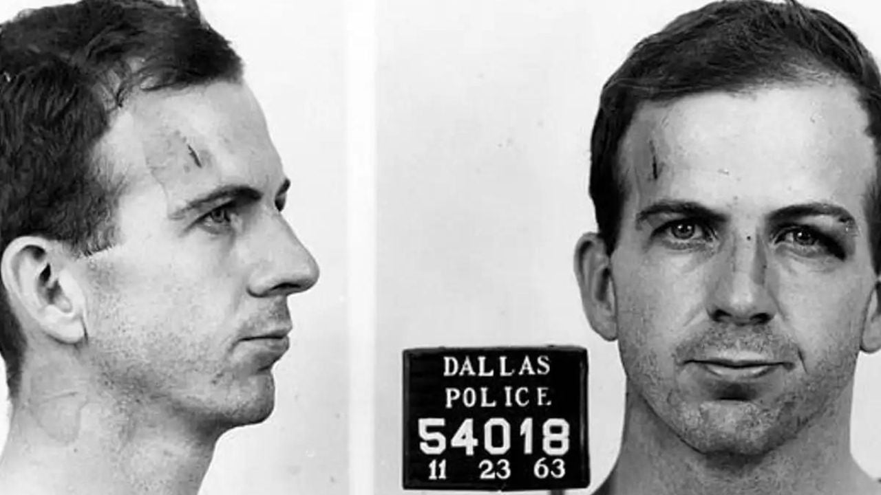 La versión oficial afirma que Lee Harvey Oswald mató a Kennedy.