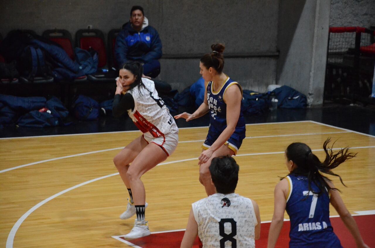 Romina Huidobro, realizó un excelente trabajo defensivo. Una muralla. / Gentileza: SALTO INICIAL.