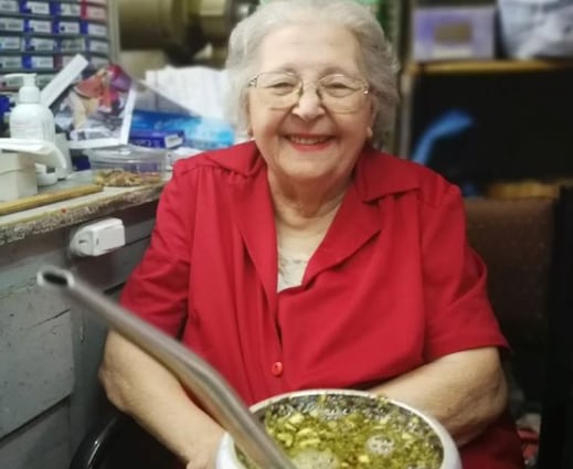 Vivió en un convento para comer y sobrevivió a la Guerra: la increíble vida de Gina, quien atiende su mercería con 95 años. Foto: Instagram