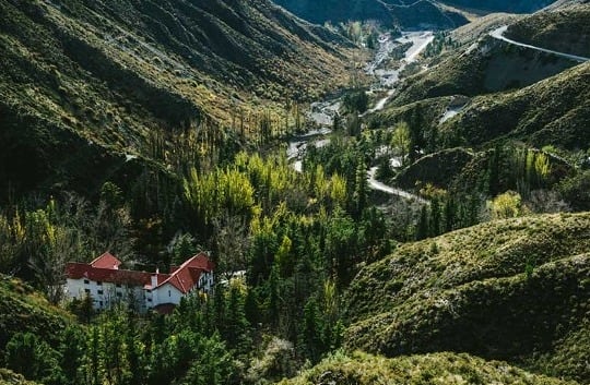 La maravillosa reserva natural Villavicencio para disfrutar de paisajes, historia y adrenalina.