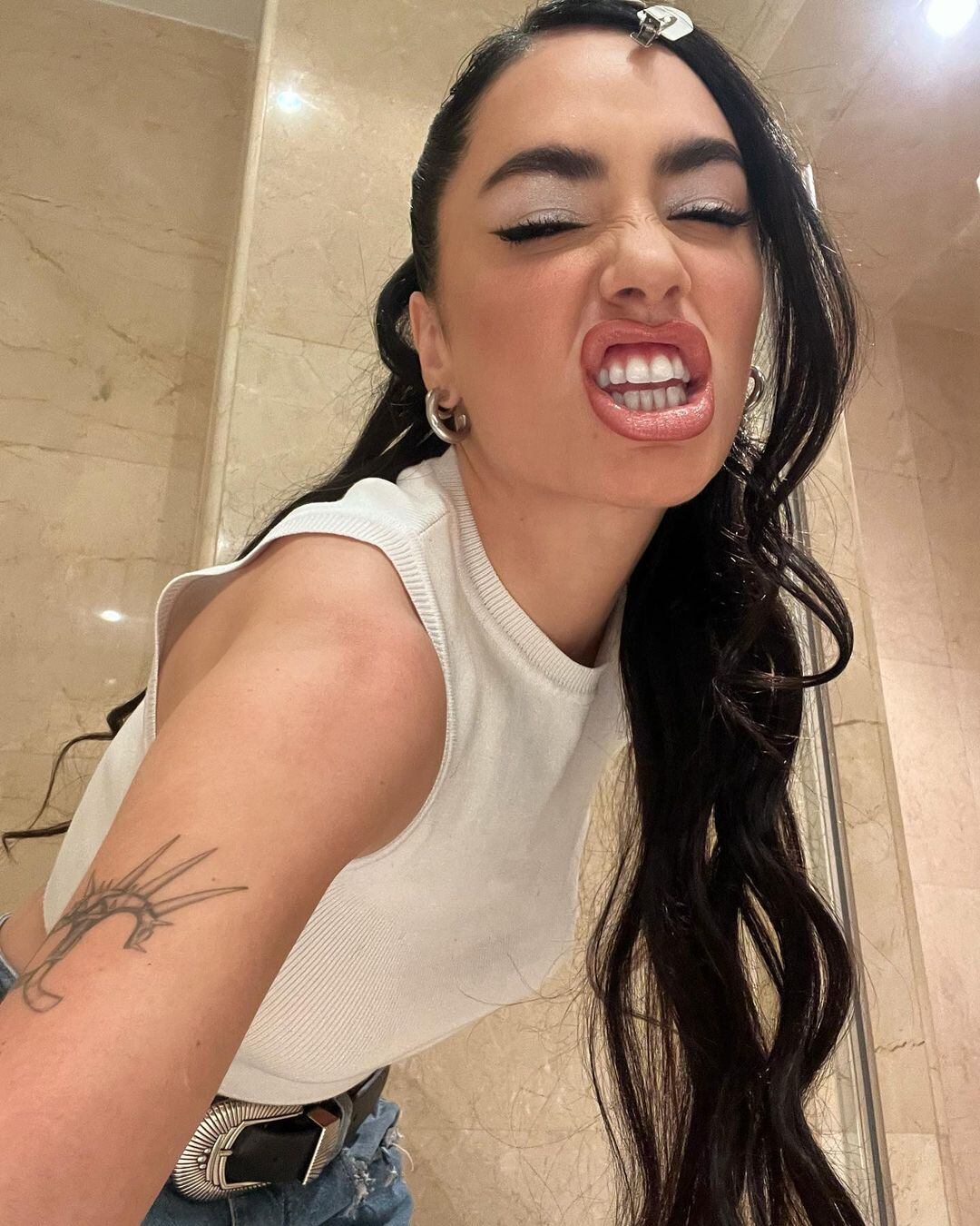 Lali Espósito y una deslumbrante selfie.