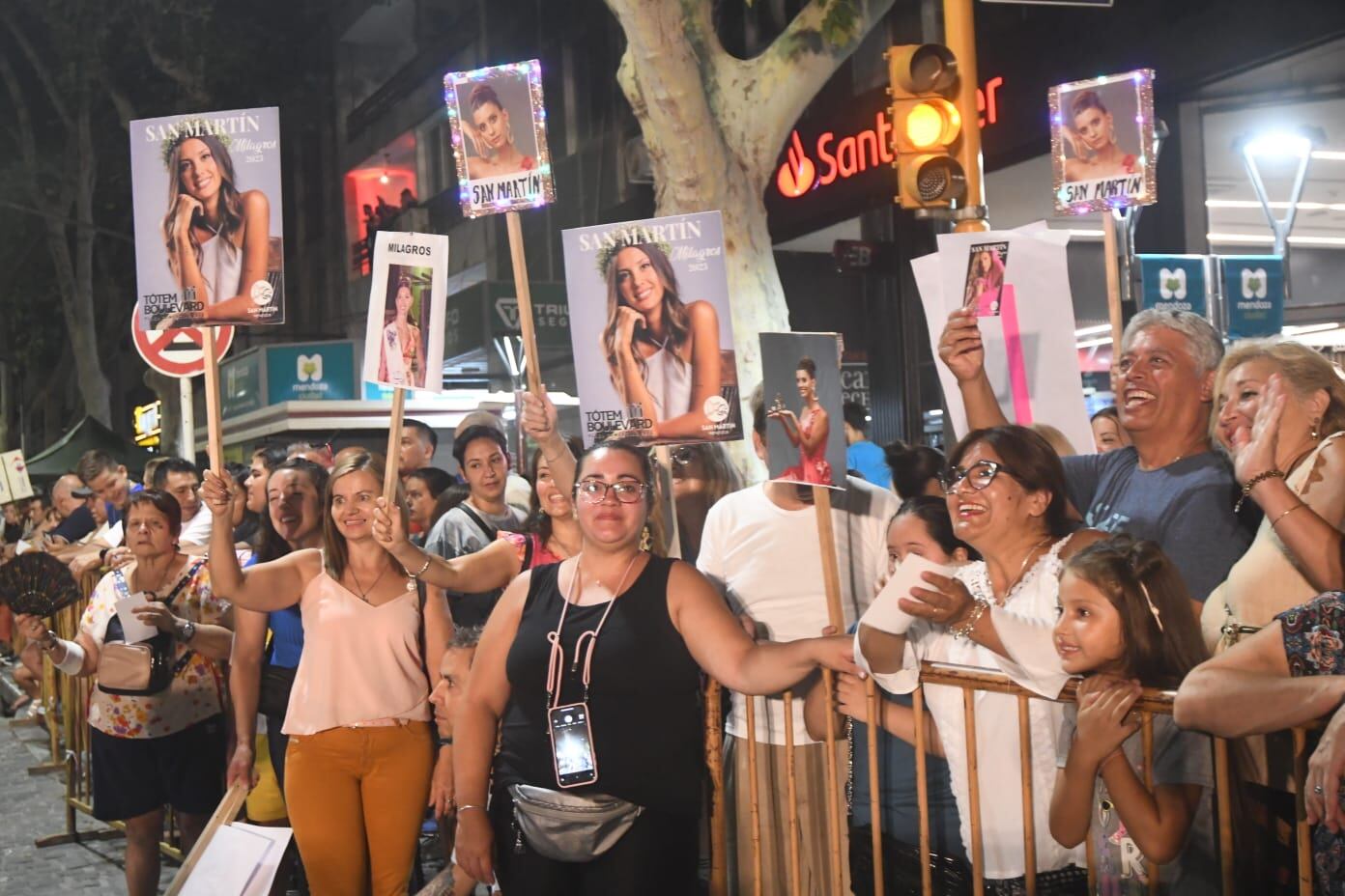 Vendimia 2023: Una multitud dijo presente en una Vía Blanca “mundializada” y repleta de pasión. Foto: José Gutiérrez / Los Andes