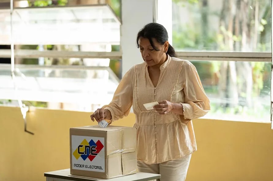 Millones de venezolanos acuden a las urnas para elegir a su nuevo presidente. EFE.