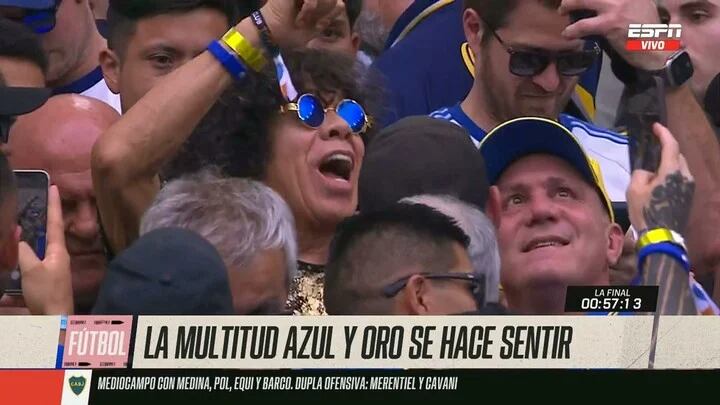 La Mona Jiménez en el Maracaná alentando a Boca.