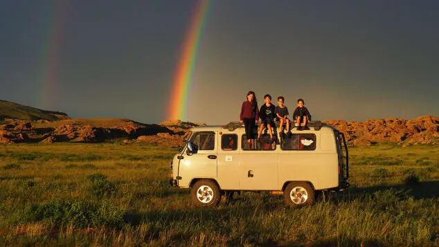 Una familia viaja por el mundo para que sus hijos conozcan todo lo posible antes de quedar ciegos.