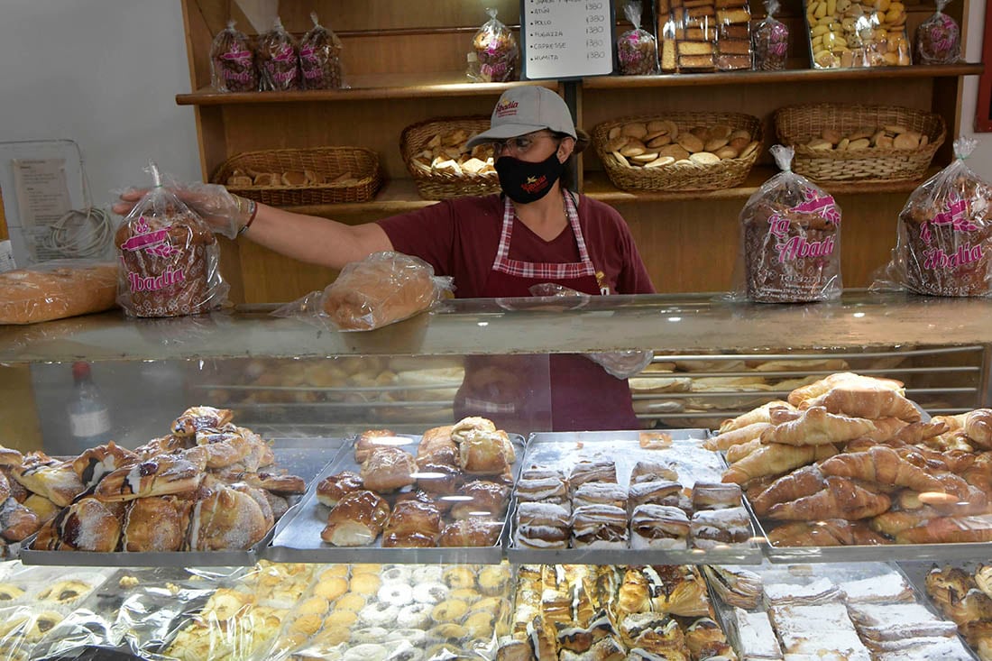  El kilo de masas finas o masas secas ronda los $1.000, la torta entre $900 y $950 por kilogramo, y 25 sanguches triples pueden costar $750.