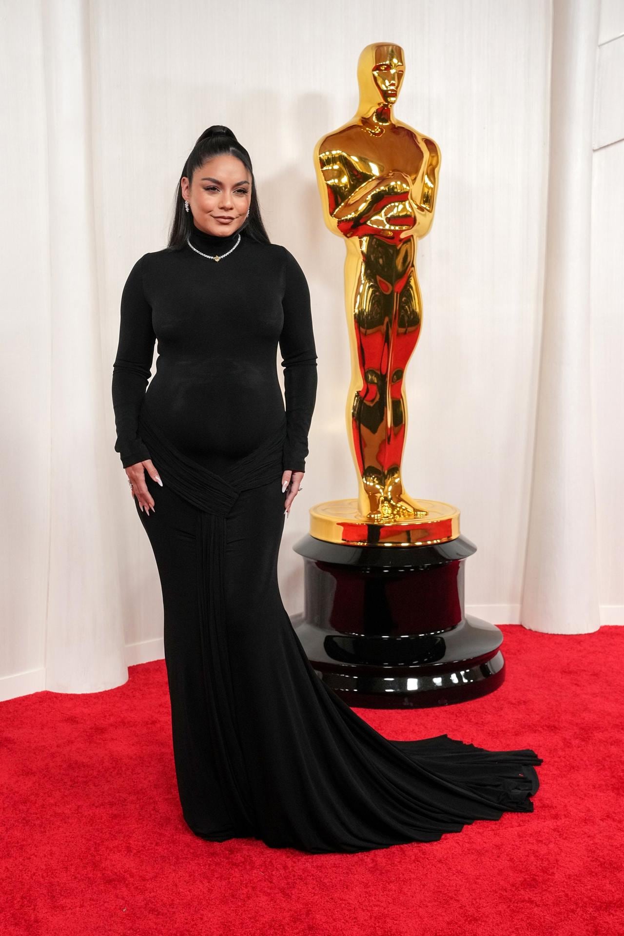 Los Ángeles (Estados Unidos), 10/03/2024.- Vanessa Hudgens llega a la 96ª ceremonia anual de los Premios de la Academia en el Dolby Theatre del barrio de Hollywood de Los Ángeles, California, Estados Unidos, el 10 de marzo de 2024. Los Oscar se entregan a los esfuerzos individuales o colectivos más destacados en el cine en 23 categorías. EFE/EPA/ALLISON DINNER