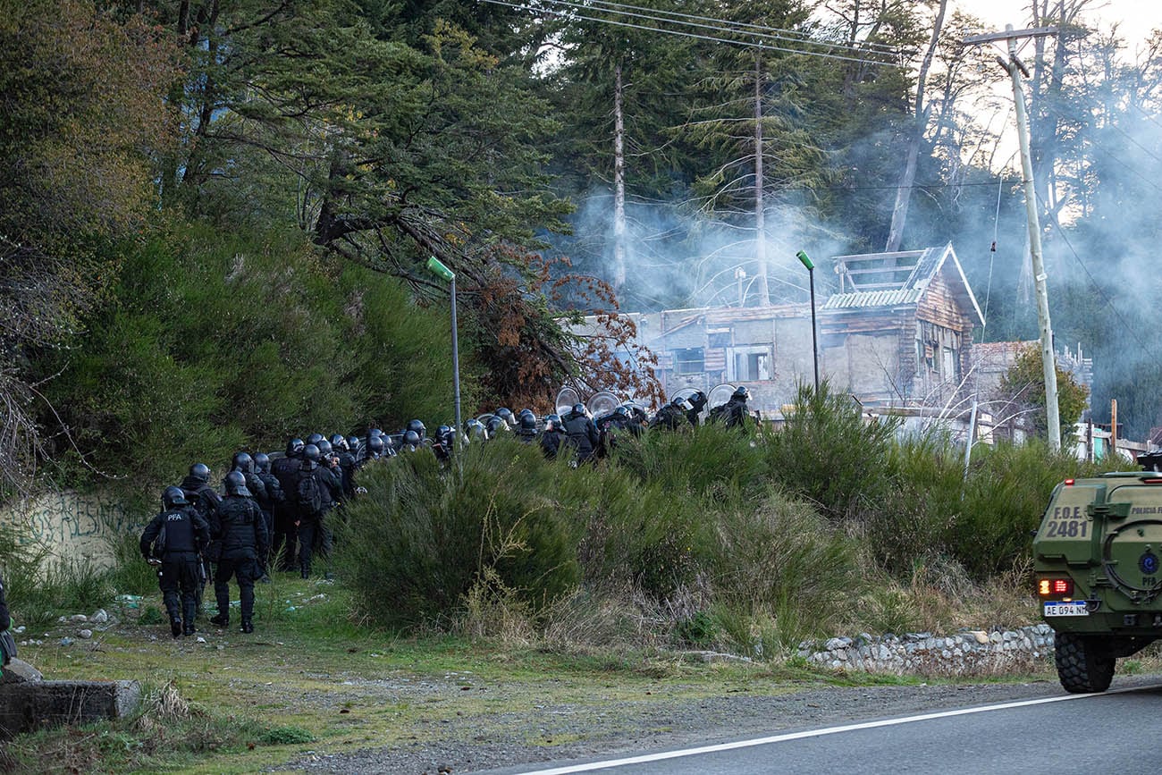 El operativo del Comando Unificado de fuerzas de seguridad en Villa Mascardi,Telam