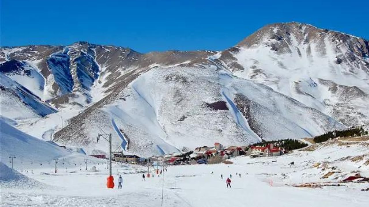 Aunque nevó en Las Leñas y hay buen pronóstico, hay un único sector habilitado: qué se puede hacer. Foto: Archivo