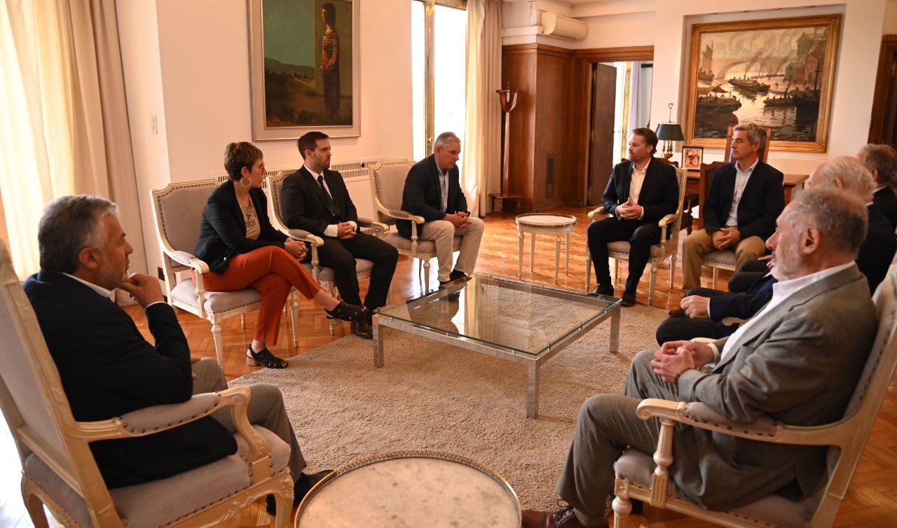 En el encuentro también participaron la ministra de Energía y Ambiente, Jimena Latorre; el director de Minería, Jerónimo Shantal, y el CEO de Impulsa Mendoza, Emilio Guiñazú.