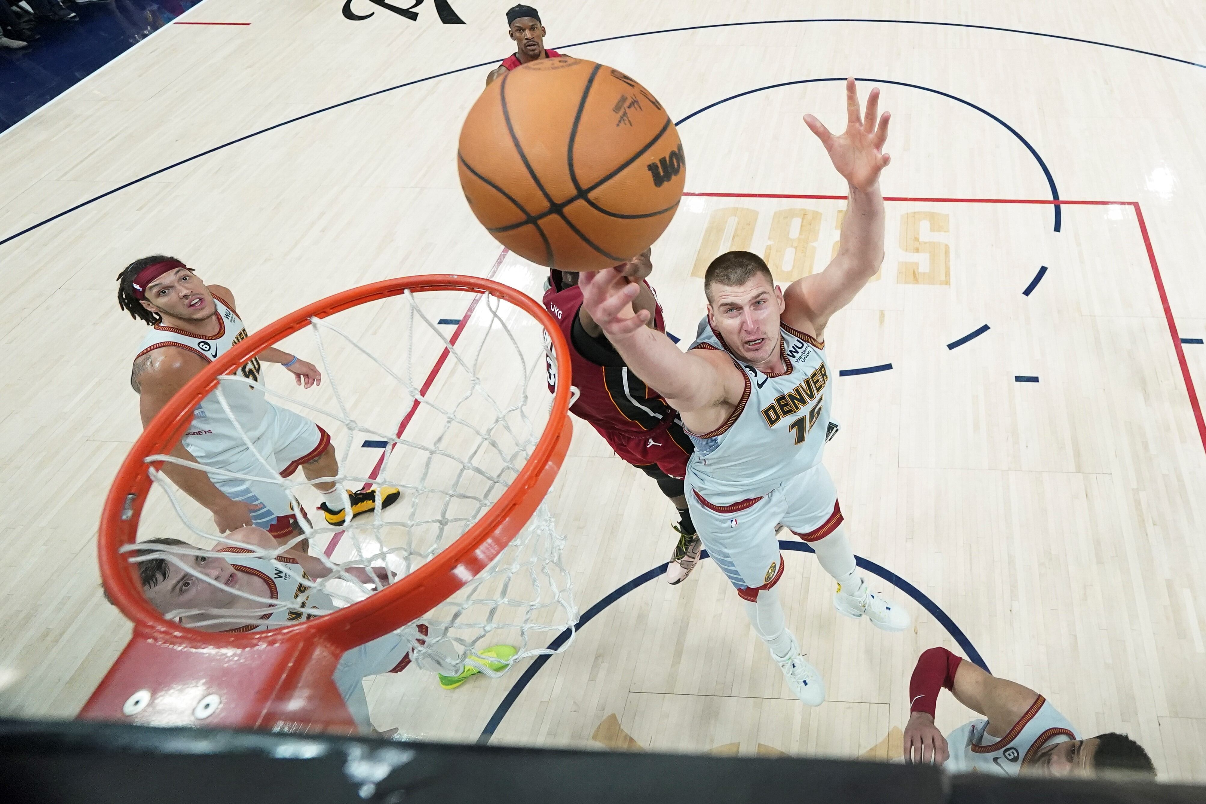 NBA: con un Jokic brillante, Denver Nuggets se coronó campeón por primera vez.  (AP)