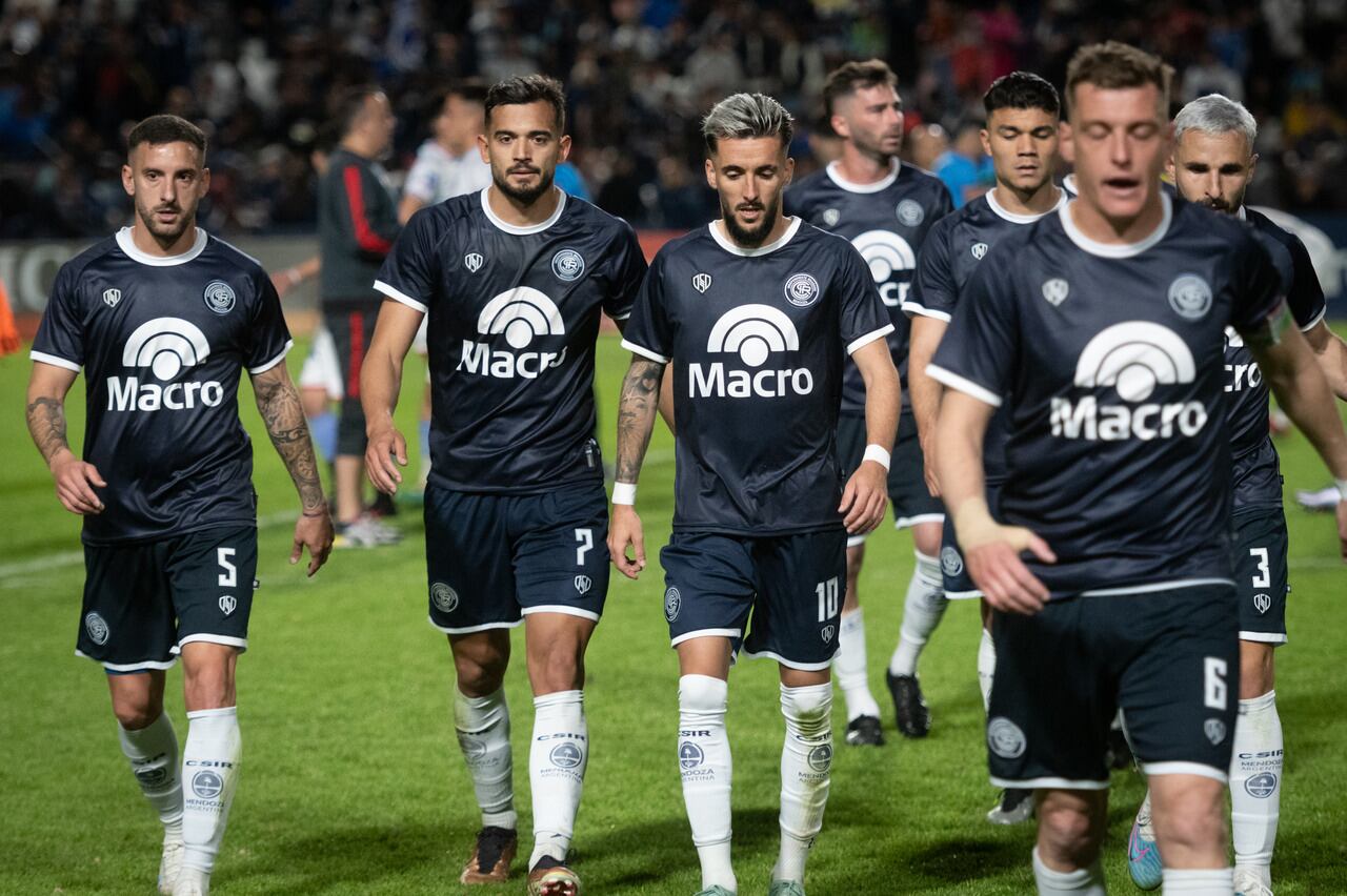 Independiente Rivadavia quiere ganar y no perderle pisada al líder, Chacarita ni al Cruzado.  

Foto: Ignacio Blanco / Los Andes

