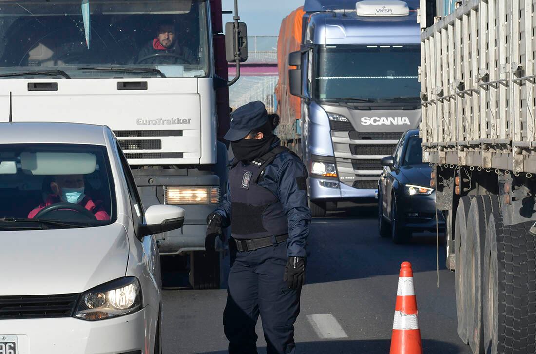 Acceso sur y Rawson de Godoy Cruz, los automovilistas deben justificar su circulación.