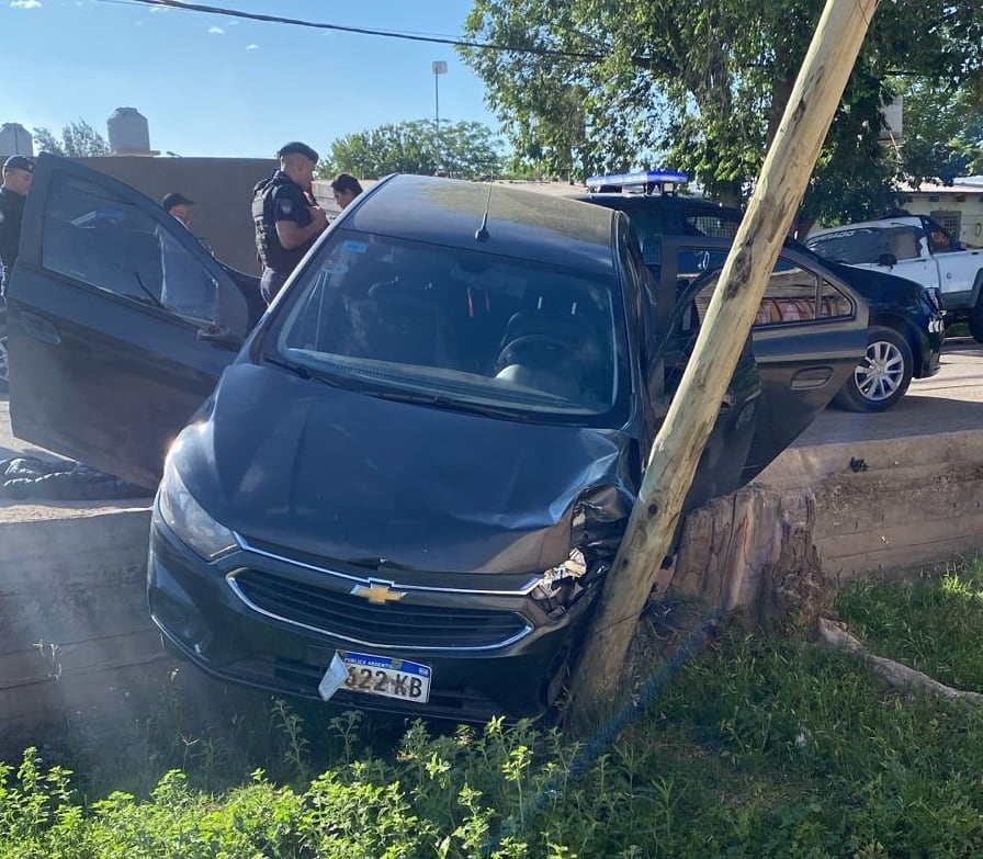 Fingieron ser pasajeros y robaron un Uber en Las Heras, pero cayeron a una acequia. | Foto: Ministerio de Seguridad y Justicia