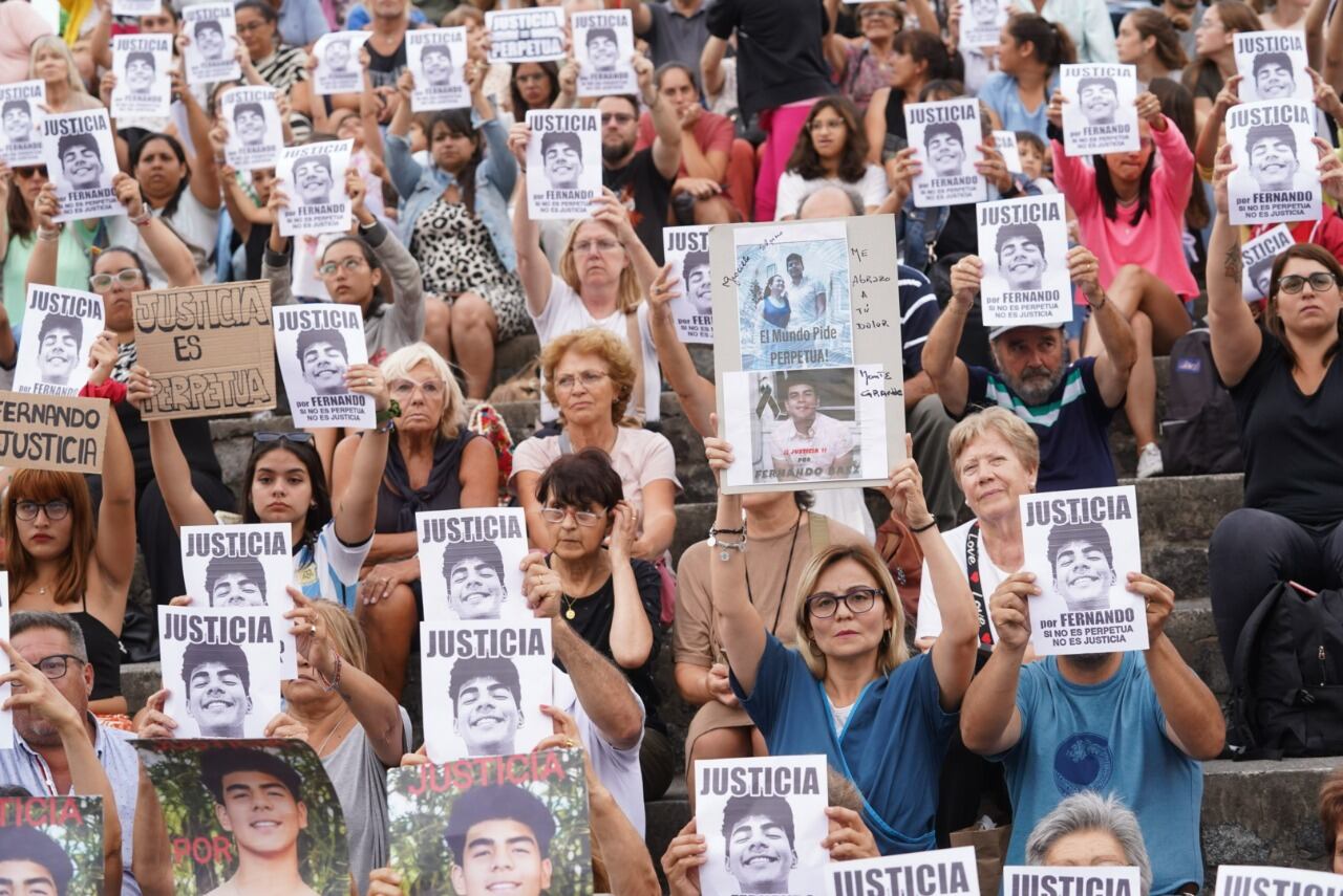 Los padres de Fernando Báez Sosa encabezaban esta tarde una ceremonia interreligiosa - Foto Clarín