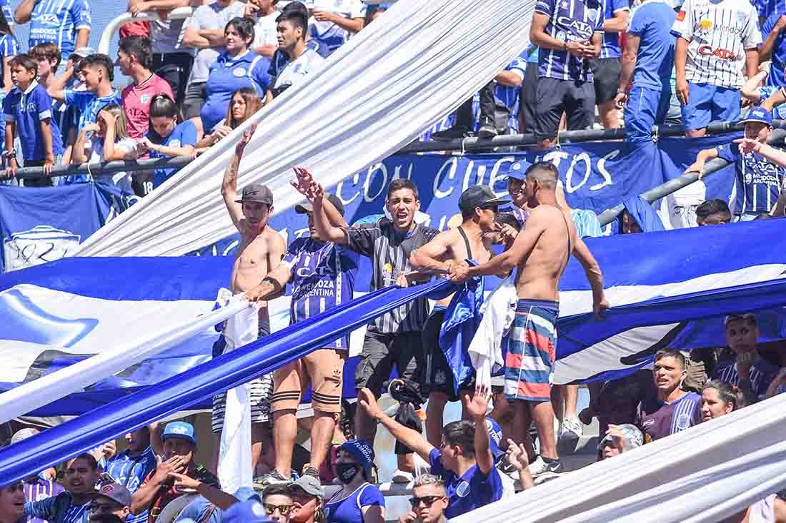 Godoy Cruz sufrió la pelota parada en contra, no tuvo reacción y cayó ante Talleres de Córdoba. Foto: Mariana Villa