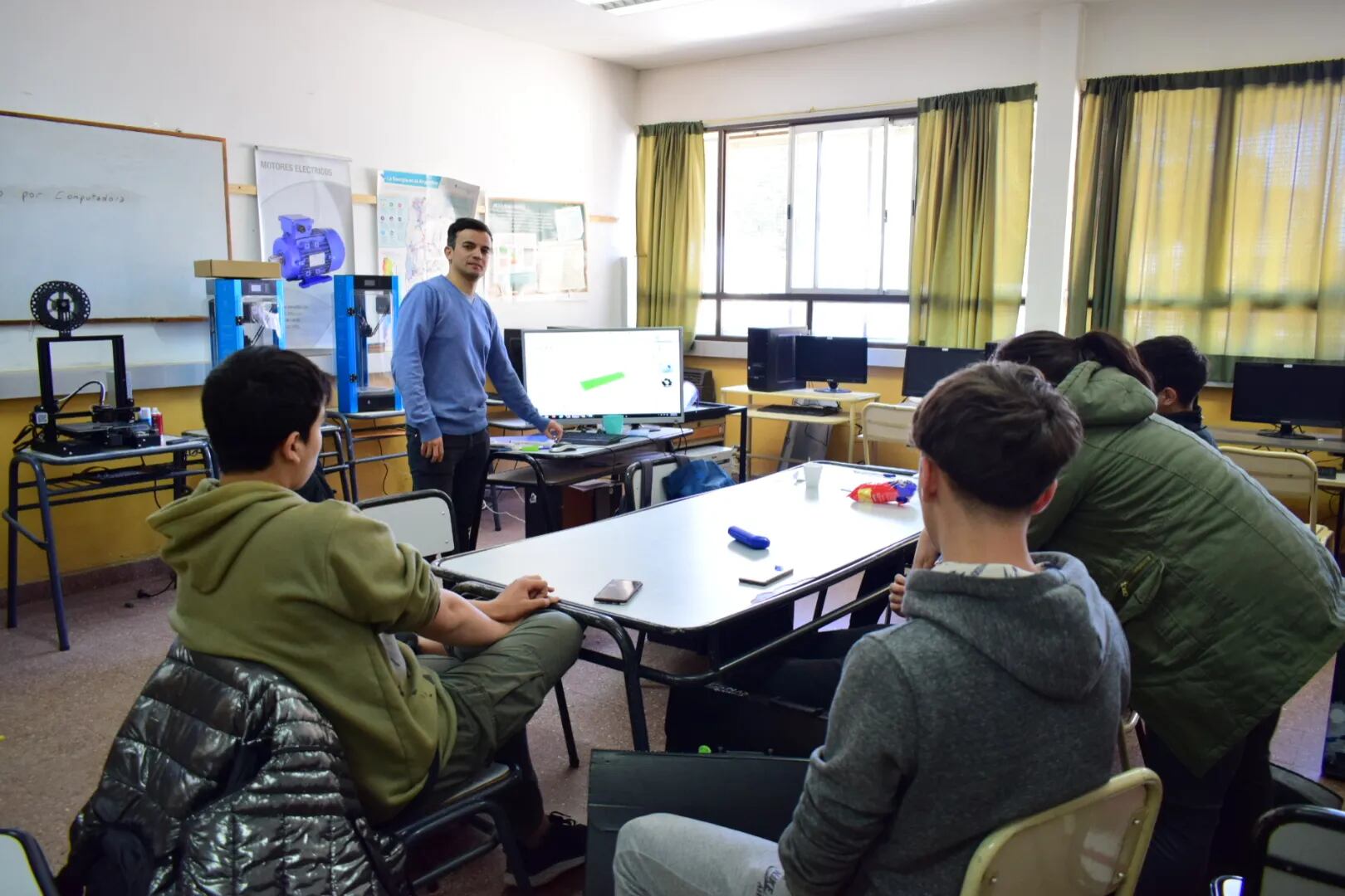 Bruno Guillén (38) es técnico electromecánico, perito constructor y docente en el Centro de Educación Técnica (CET) N° 2 "Jorge Newbery". Gentileza / rionegro.com.ar