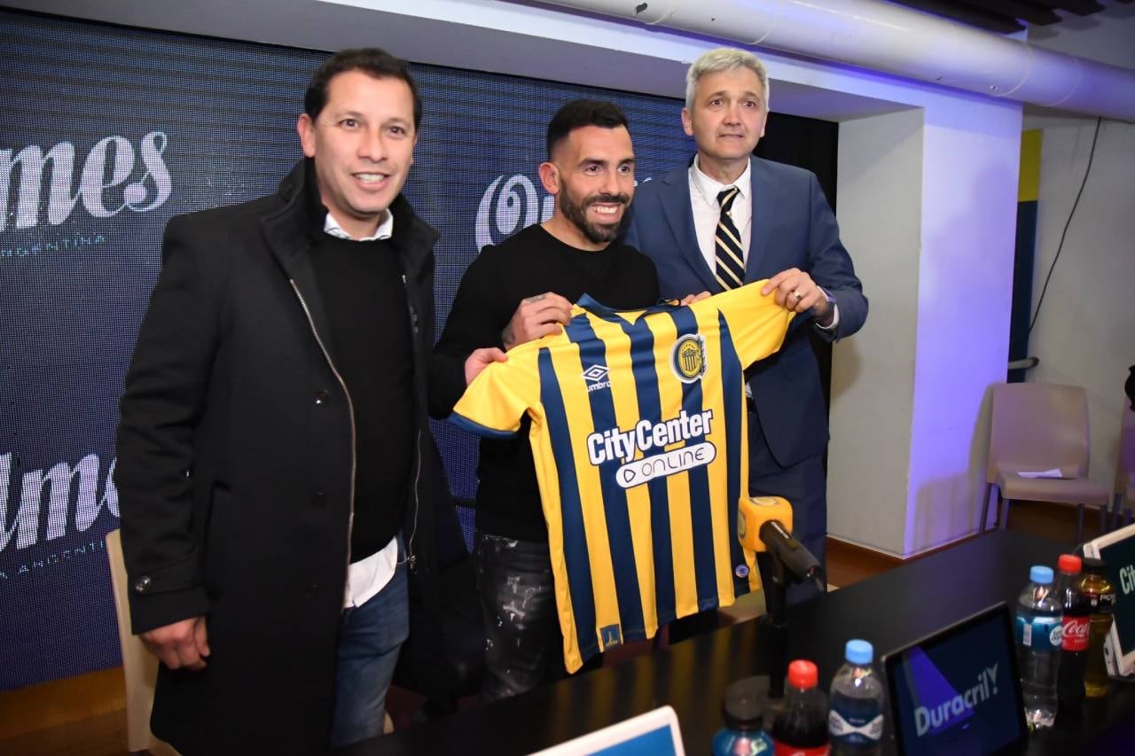 Rosario Central presentó a Carlos Tevez como nuevo director técnico.