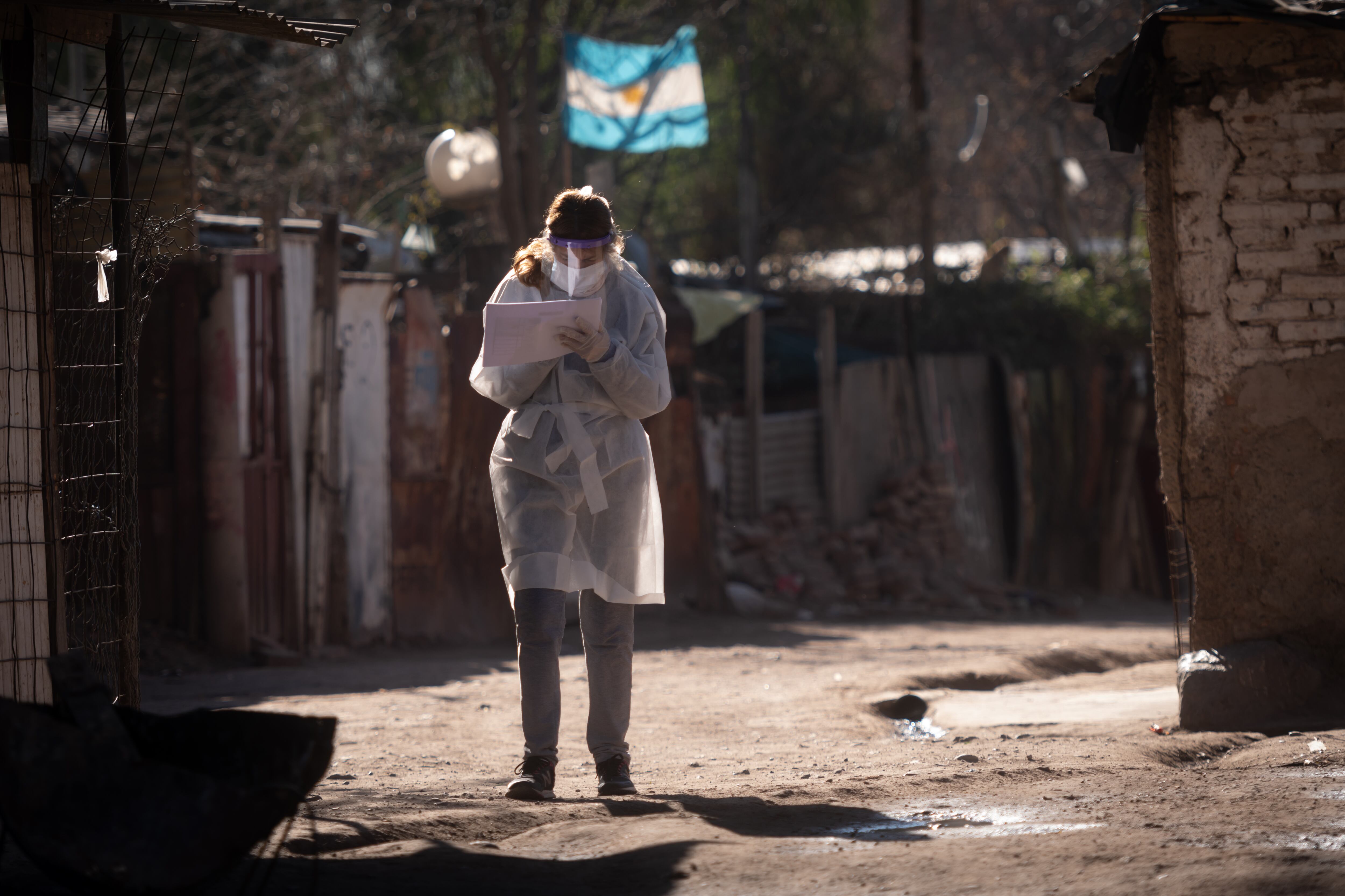 Por el aumento de casos positivos, son cada vez más intensos los operativos sanitarios en los barrios del Gran Mendoza.