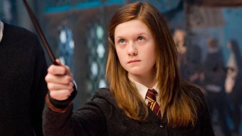 Así luce la intérprete de Ginny Weasley en Harry Potter.