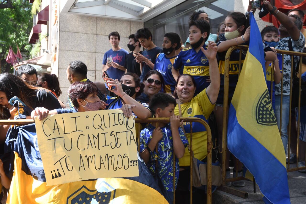 Fanáticos de Boca deliraron con la presencia de los jugadores del plantel superior Xeneize. / José Gutiérrez ( Los Andes).