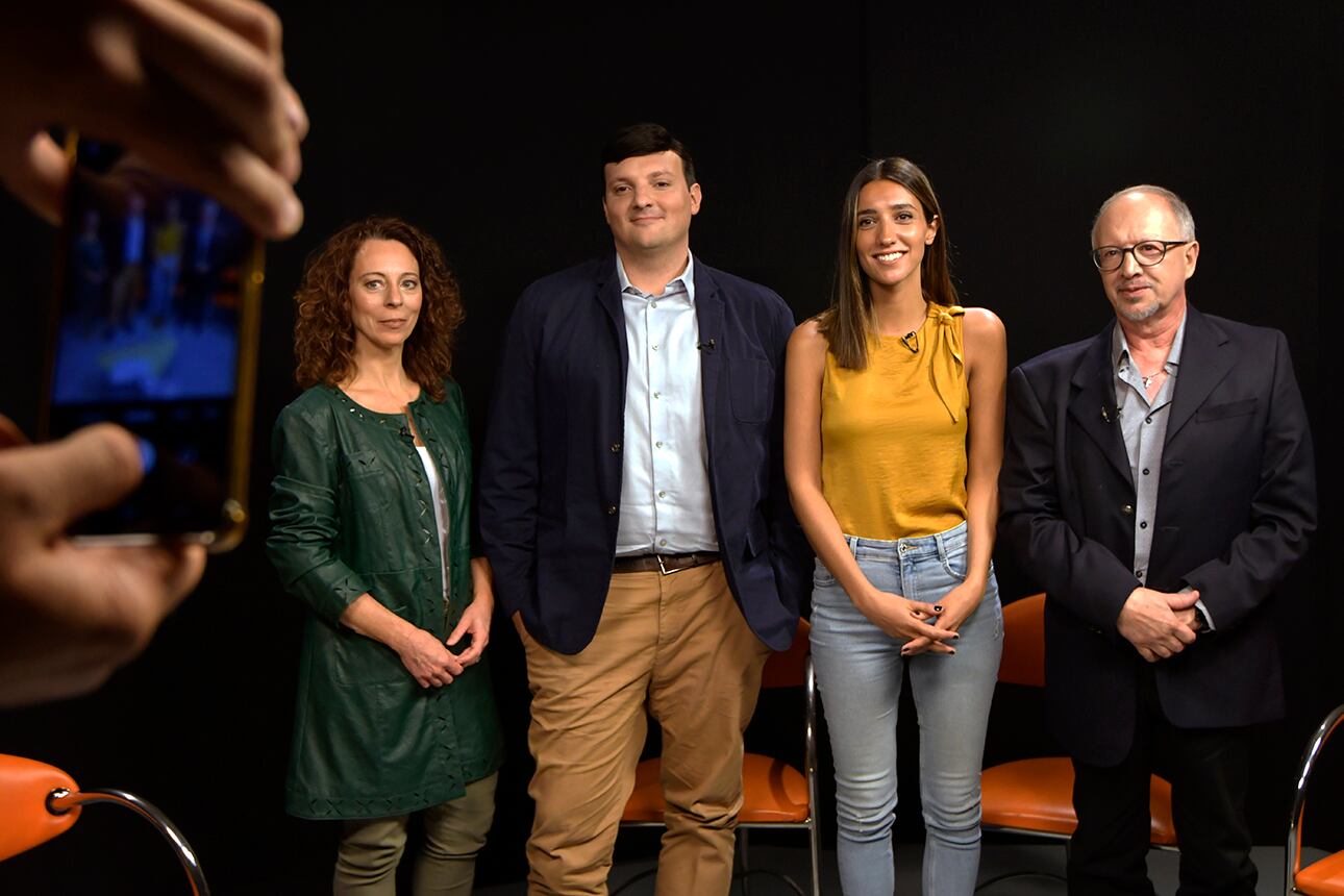 Alejandra Vargas, periodista de Los Andes; Augusto Bernasconi, presidente de la Fundación Alquimia Creativa; María Cristina Mendoza, directora ejecutiva de Junior Achievement Mendoza, y Alejandro Castro Santander, director general del observatorio de  la Convivencia Escolar de la Universidad Católica de Cuyo. Foto: Orlando Pelichotti  