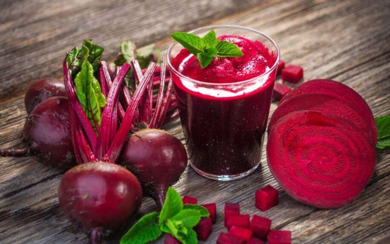 Combinada con otras frutas rojas, la remolacha es una fuente de vitaminas y energizantes.