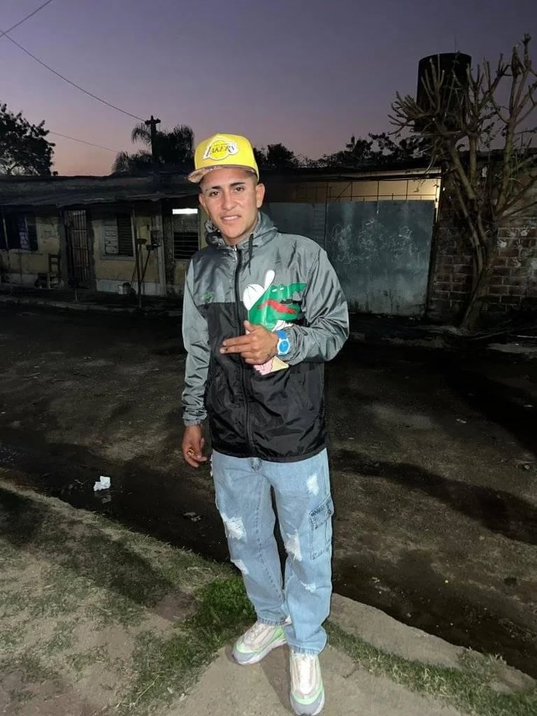 Joaquín Ibáñez, de 22 años, fue apuñalado a la salida de un boliche en Tucumán. Foto: Facebook.