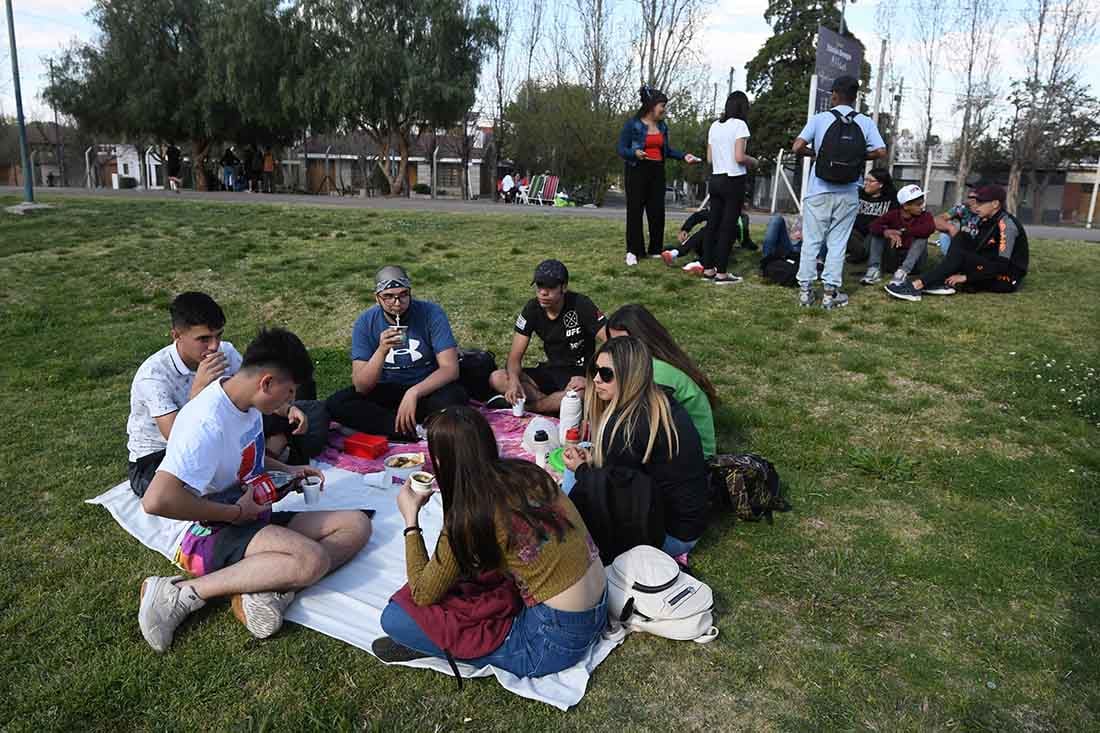 Rock, cumbia, trap y aire libre: así festejarán su día y la primavera los estudiantes mendocinos. | Foto: Los Andes