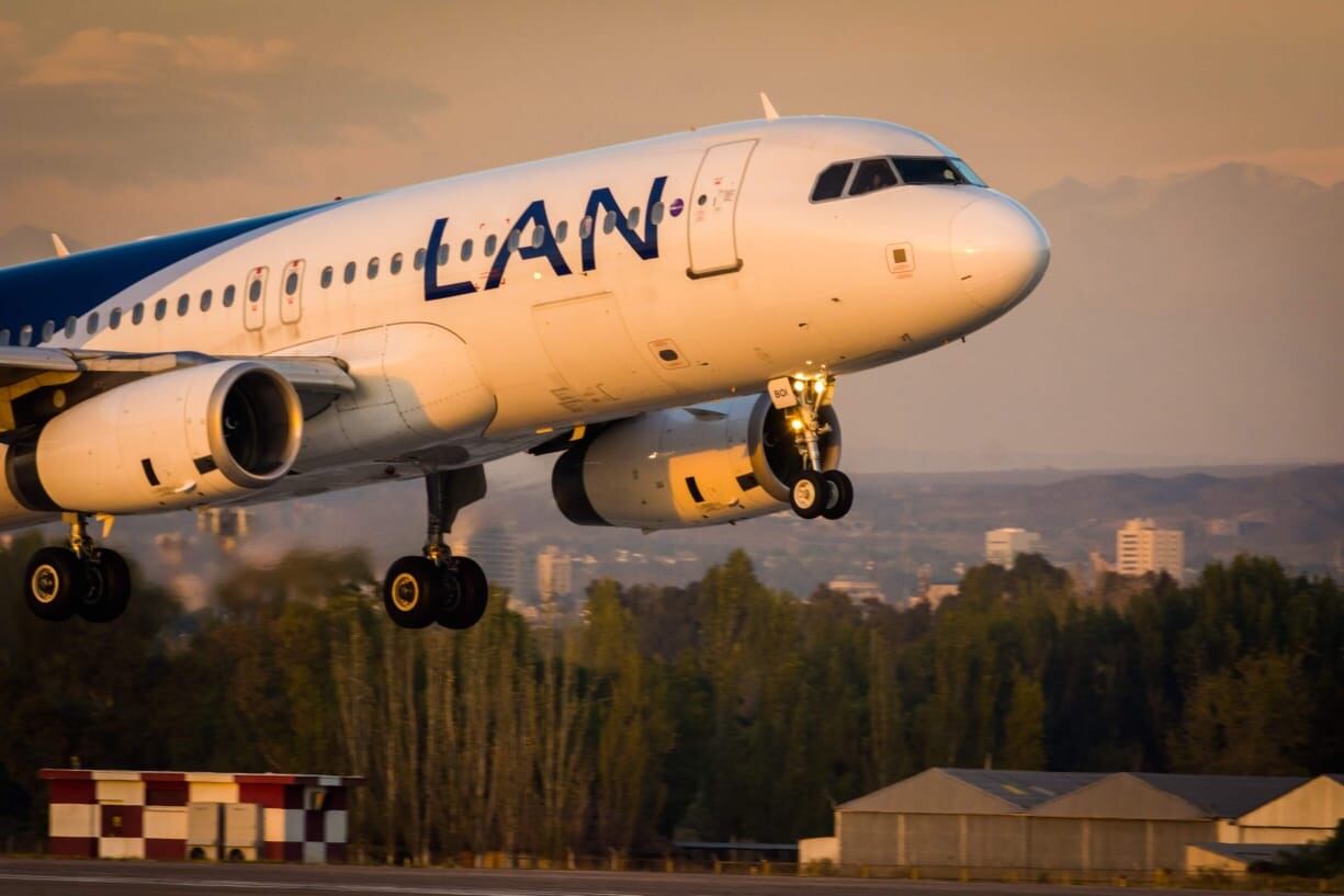 Latam deja de volar cabotaje y Mendoza pierde 20 vuelos. Ignacio Blanco / Los Andes