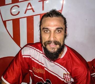 Daniel Osvaldo en el 2019, cuando vistió la camiseta de Talleres de Remedios de Escalada