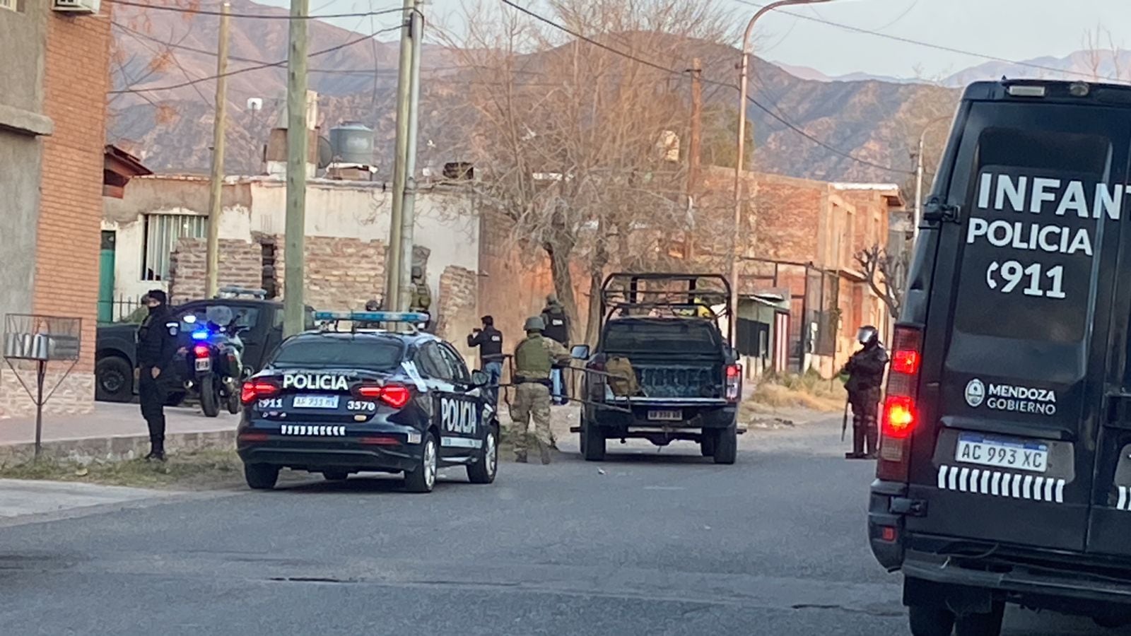 Hubo un fuerte operativo antidrogas en el barrio Aeroparque de Las Heras.