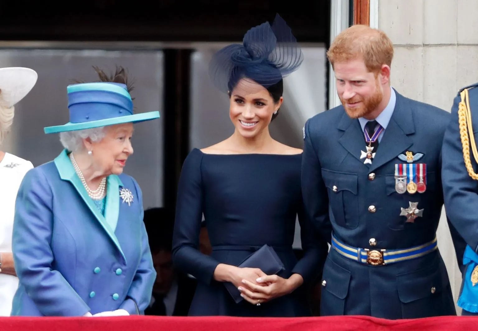 Príncipe Harry, Meghan Markle y Reina Isabel II antes de que los duques de Sussex se fueran de Inglaterra.