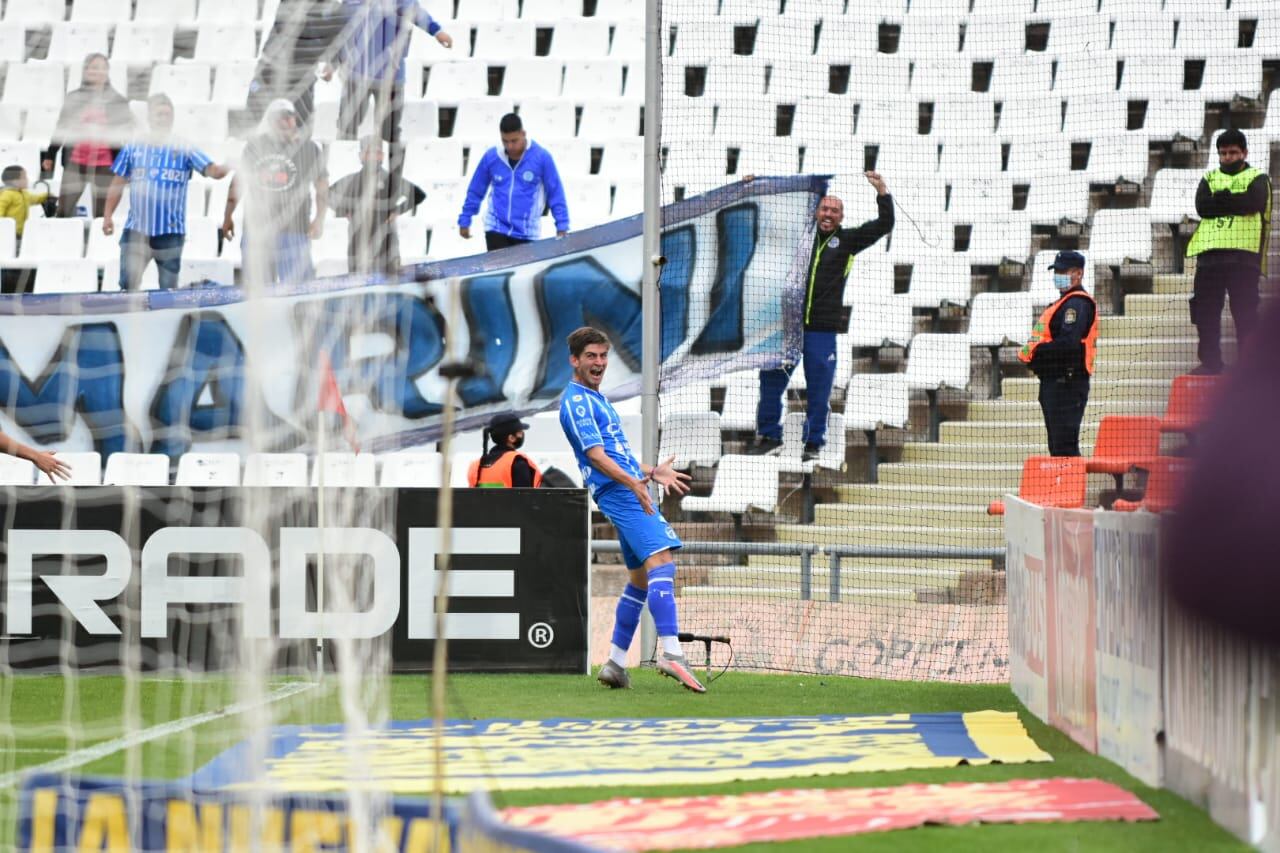 Godoy Cruz igualó 2-2con Platense en el estadio Malvinas Argentinas. /  Mariana Villa ( Los Andes).